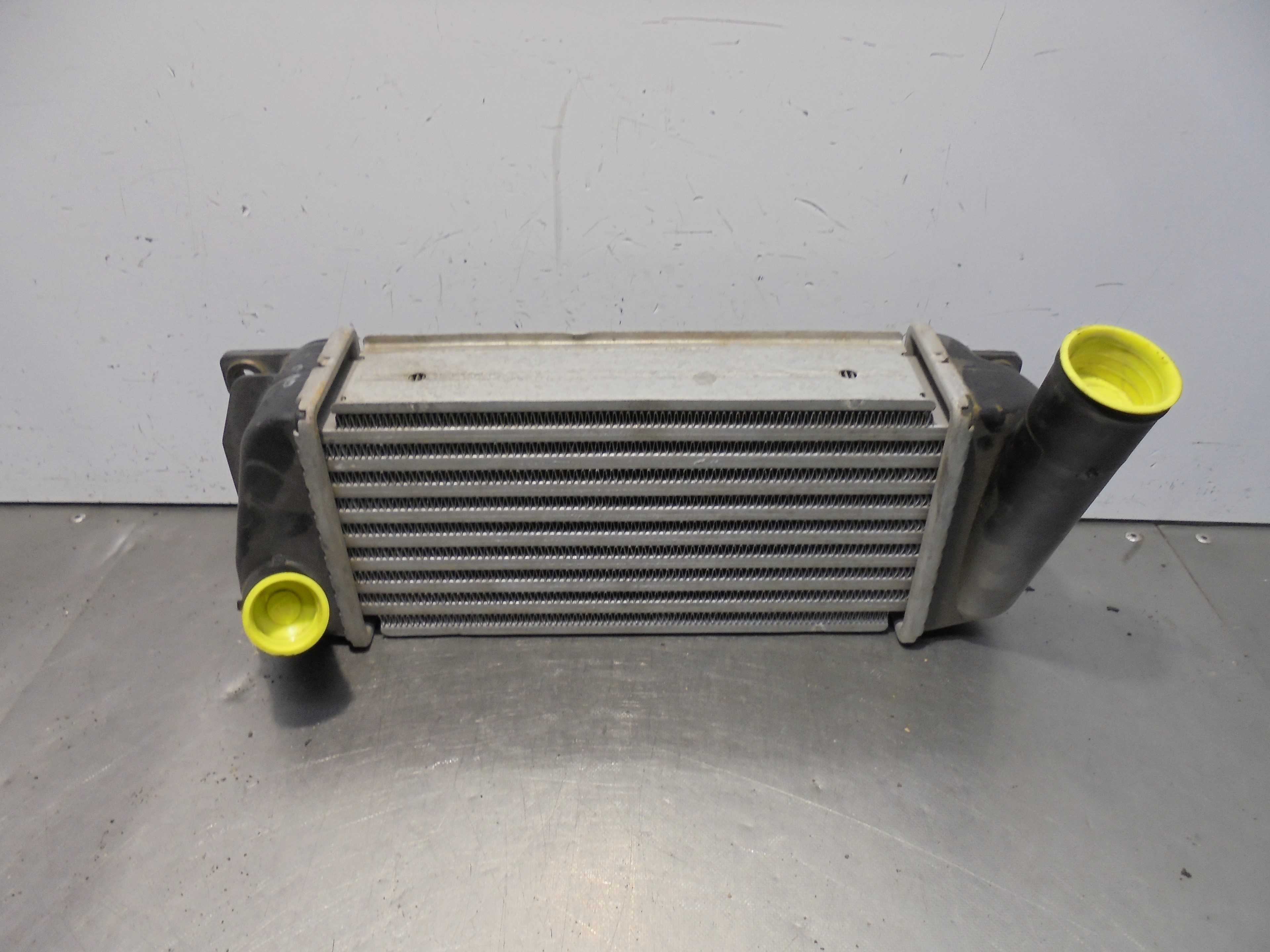 Recambio de intercooler para toyota auris active referencia OEM IAM JD1271004210 DENSO 
