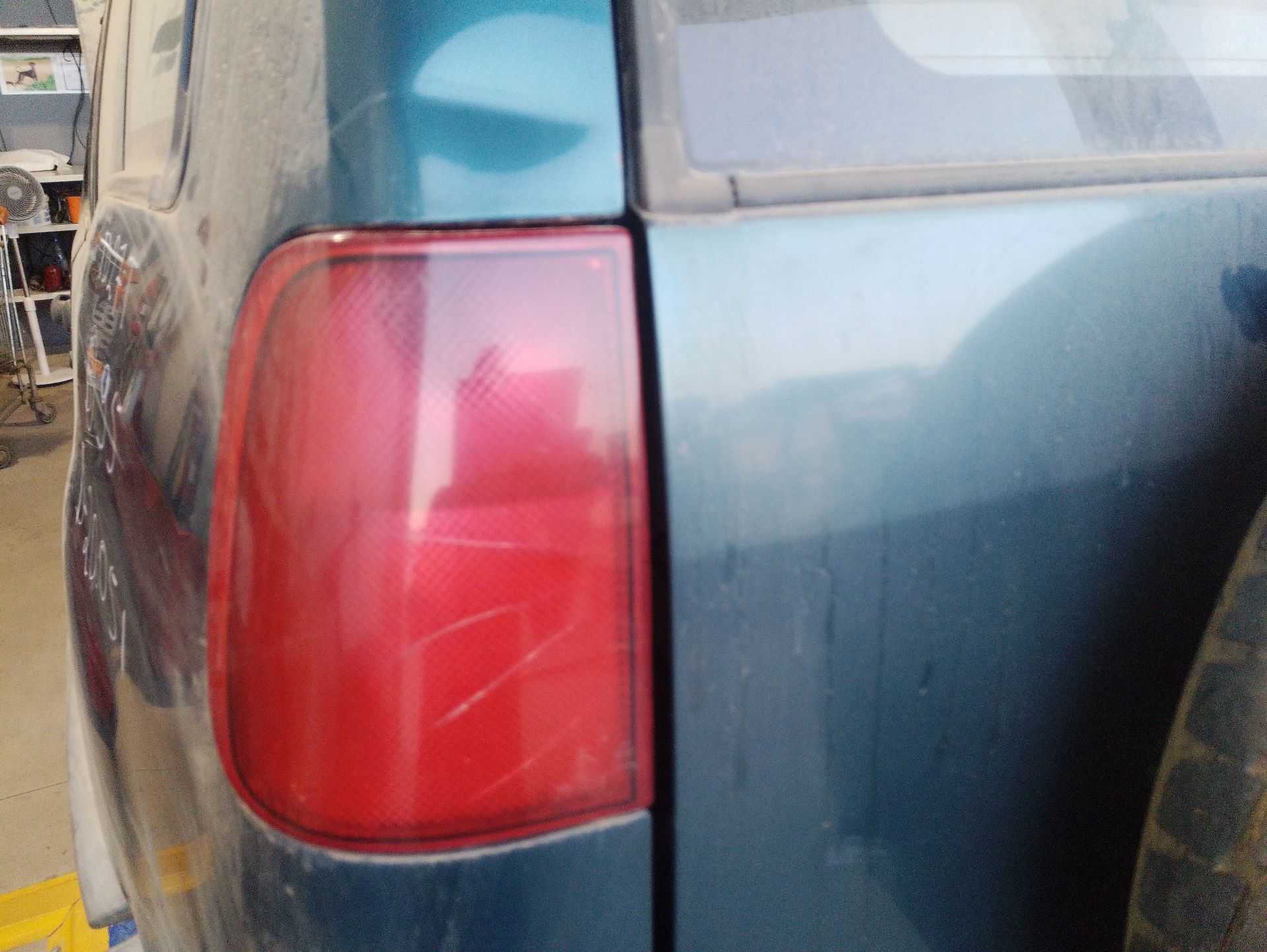Recambio de piloto trasero izquierdo para nissan terrano ii (r20) 2.7 td 4wd referencia OEM IAM 265550F000 / 268591F200  