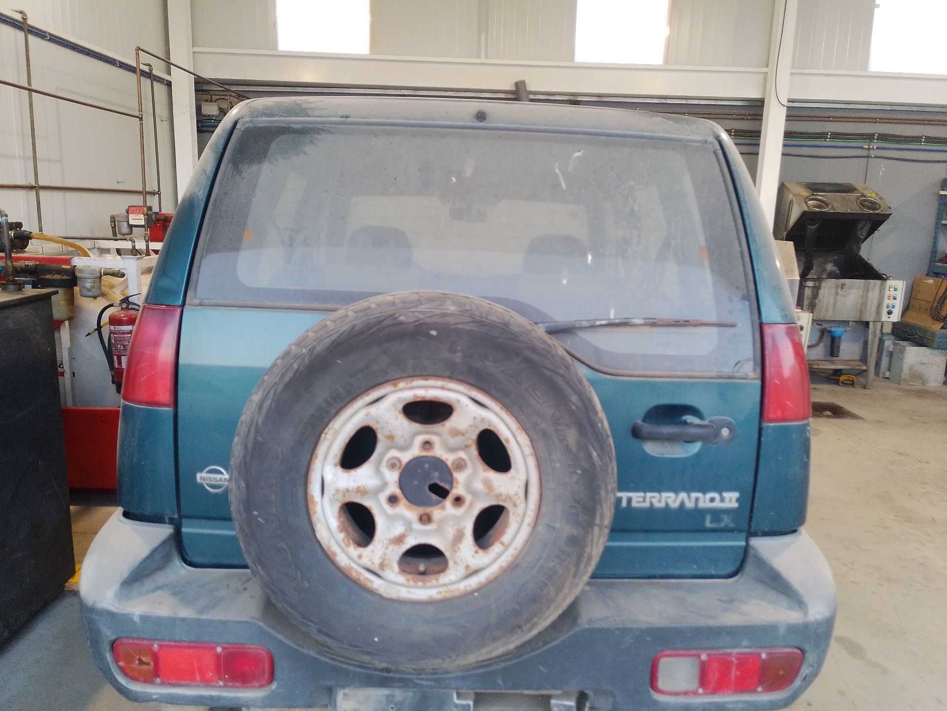 Recambio de porton trasero para nissan terrano ii (r20) 2.7 td 4wd referencia OEM IAM 901007F030  