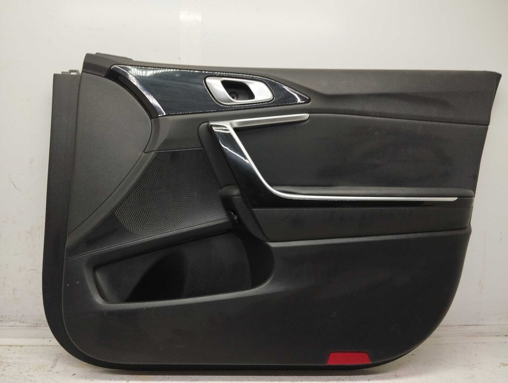 Recambio de guarnecido puerta delantera derecha para kia xceed drive referencia OEM IAM 82302J7042DQB  