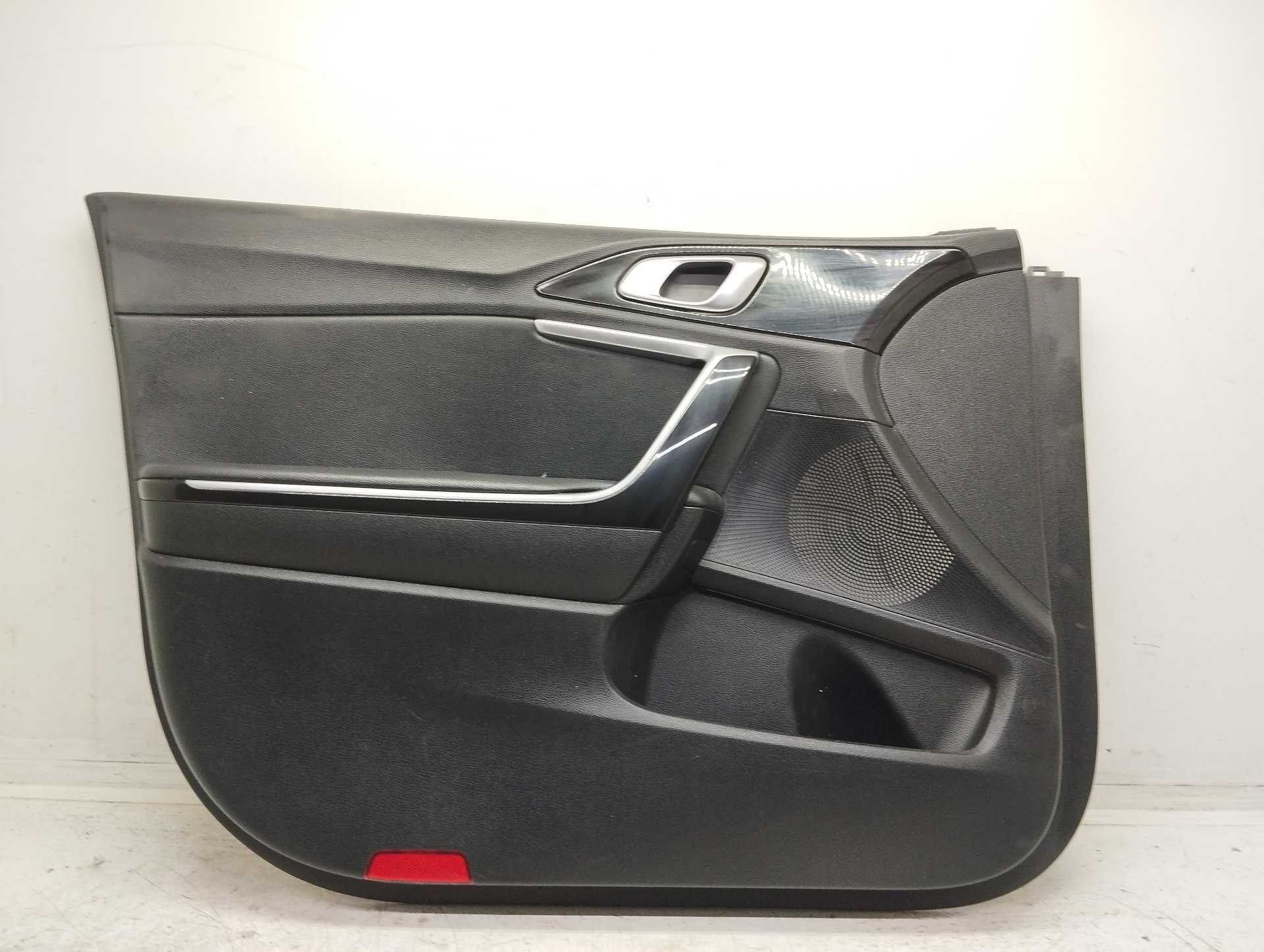 Recambio de guarnecido puerta delantera izquierda para kia xceed drive referencia OEM IAM 823017J222DQB  