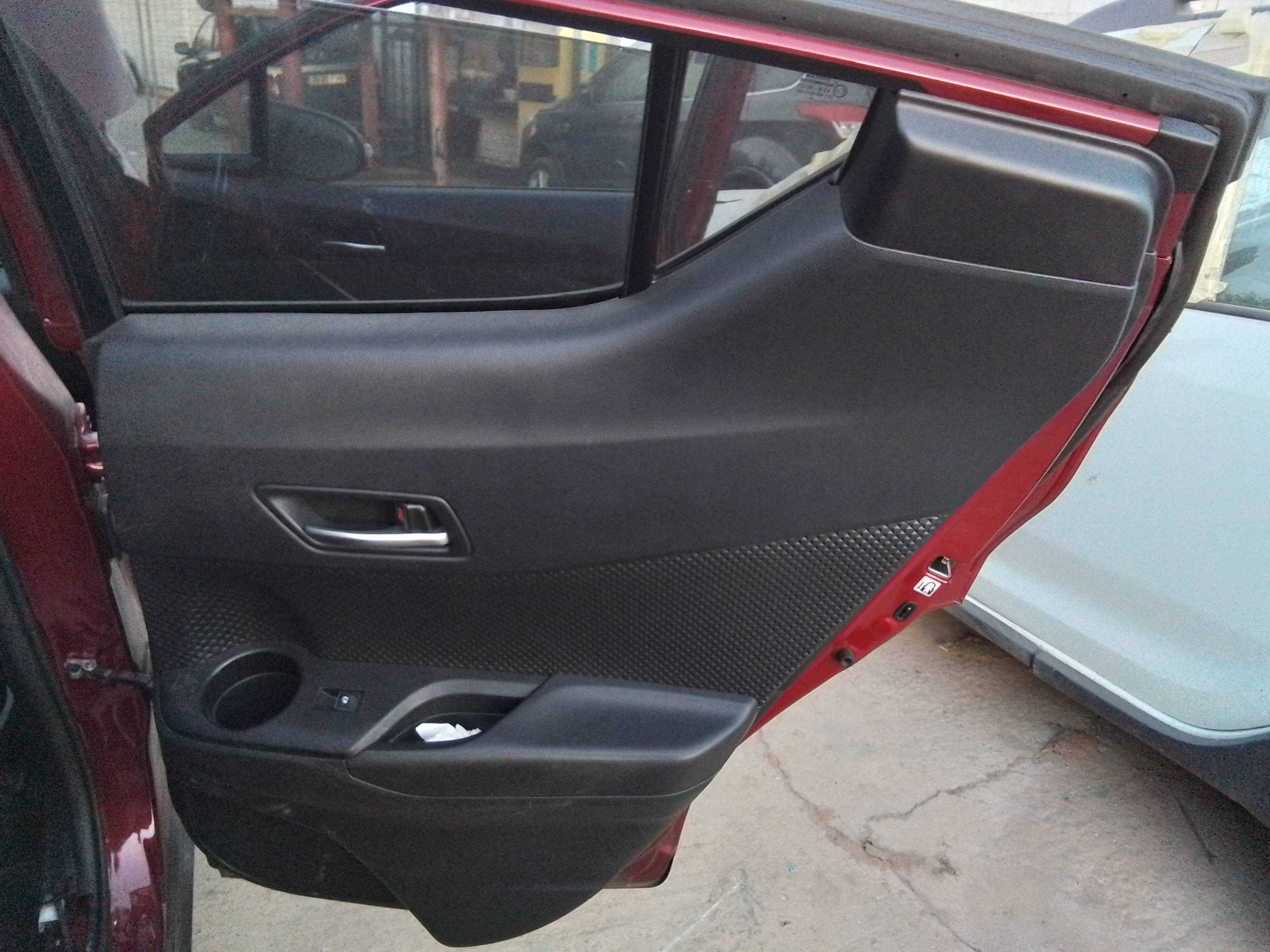 Recambio de guarnecido puerta trasera derecha para toyota c-hr hybrid active referencia OEM IAM   