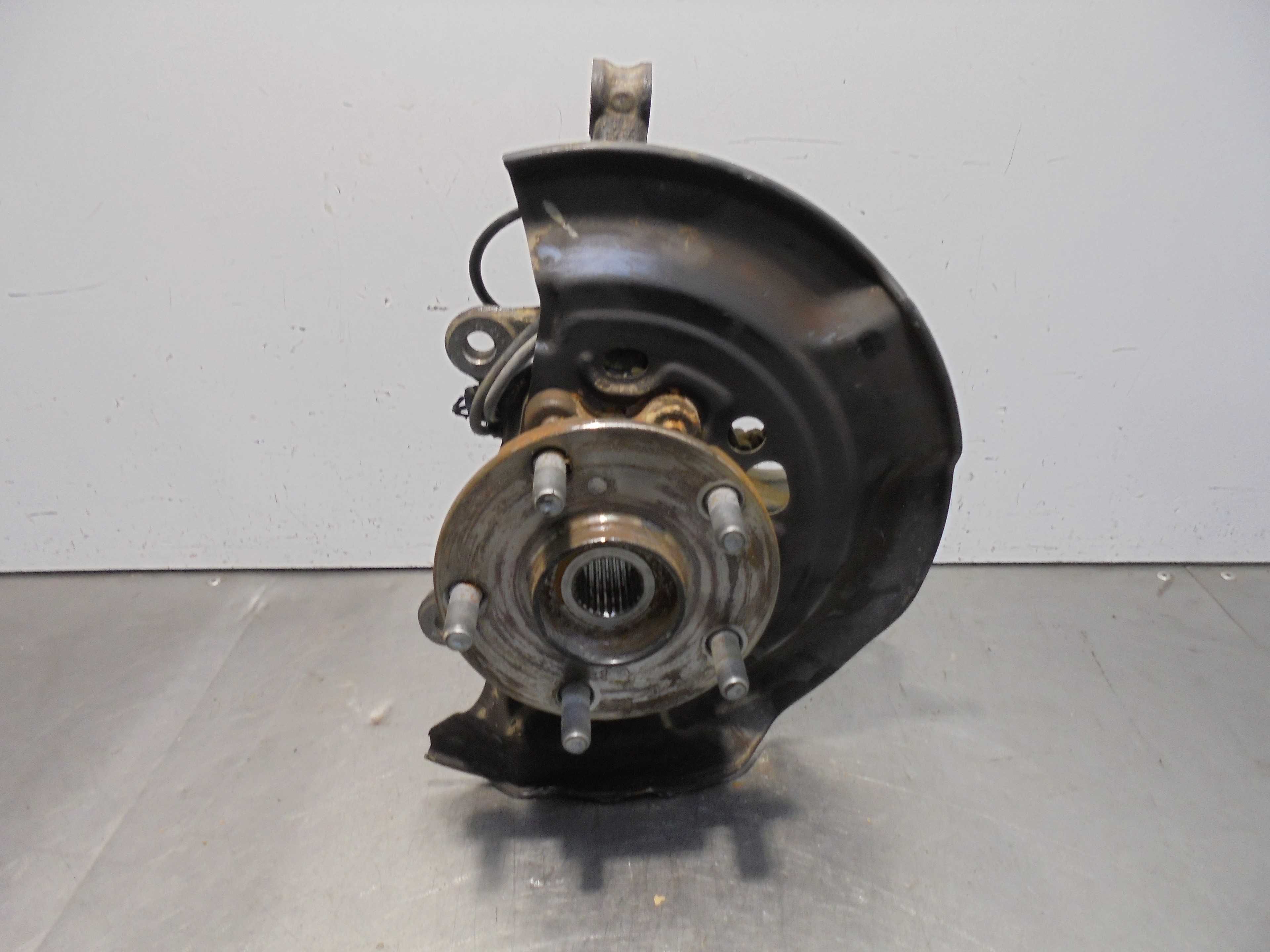 Recambio de mangueta delantera izquierda para toyota auris active referencia OEM IAM   