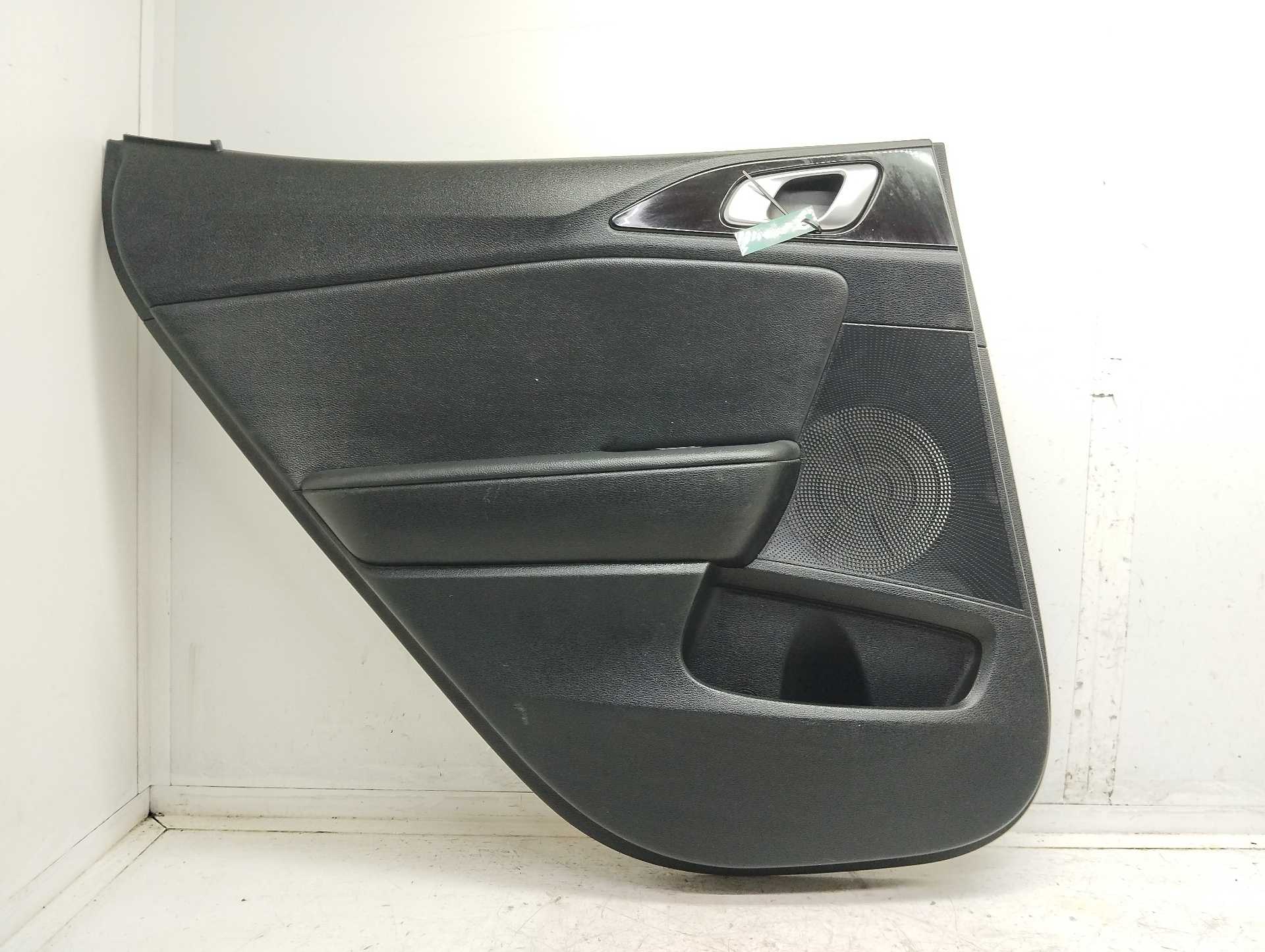 Recambio de guarnecido puerta trasera izquierda para kia xceed drive referencia OEM IAM 83301J7832DQB  