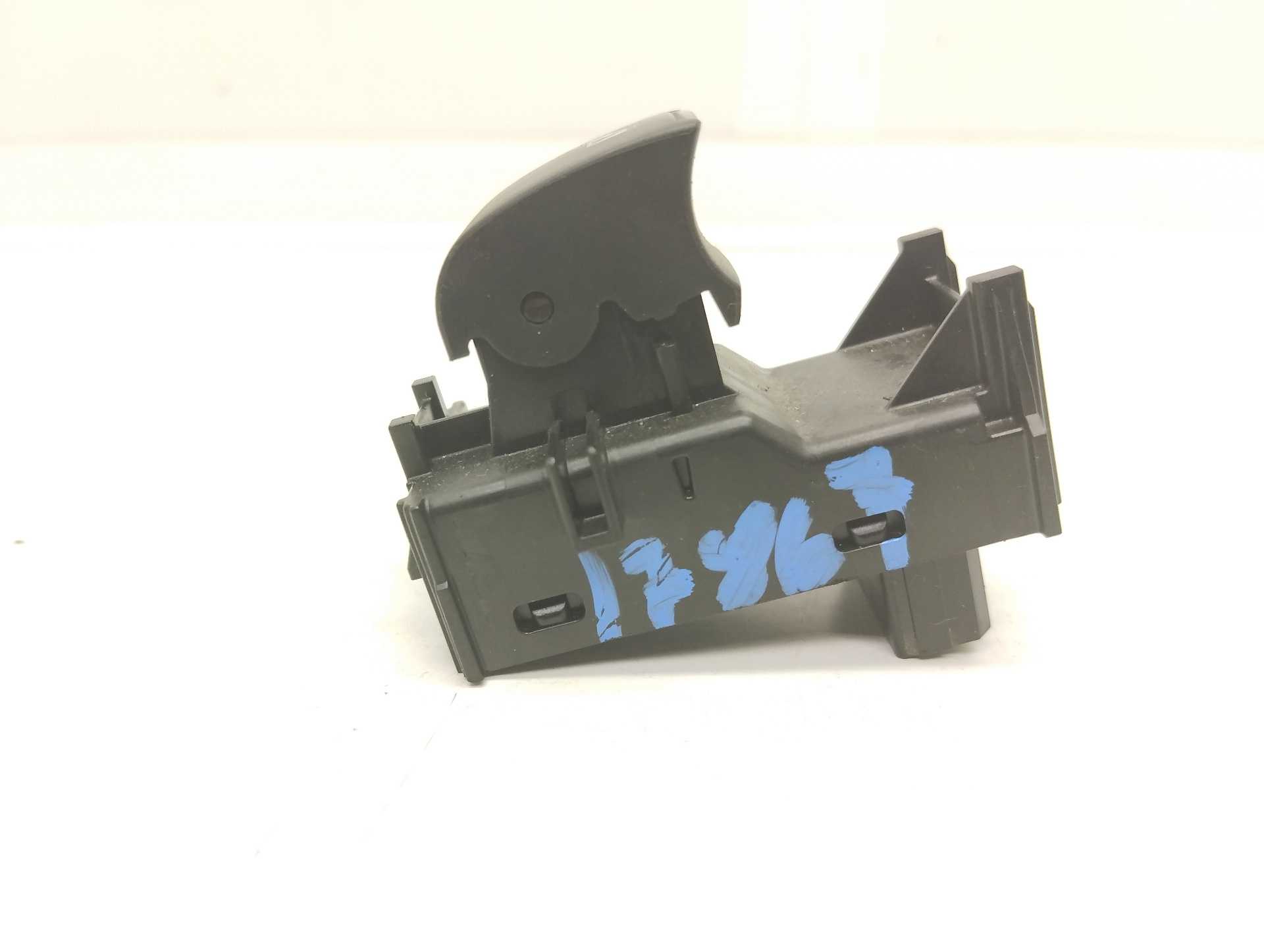 Recambio de mando elevalunas delantero derecho para toyota c-hr hybrid active referencia OEM IAM 193170  