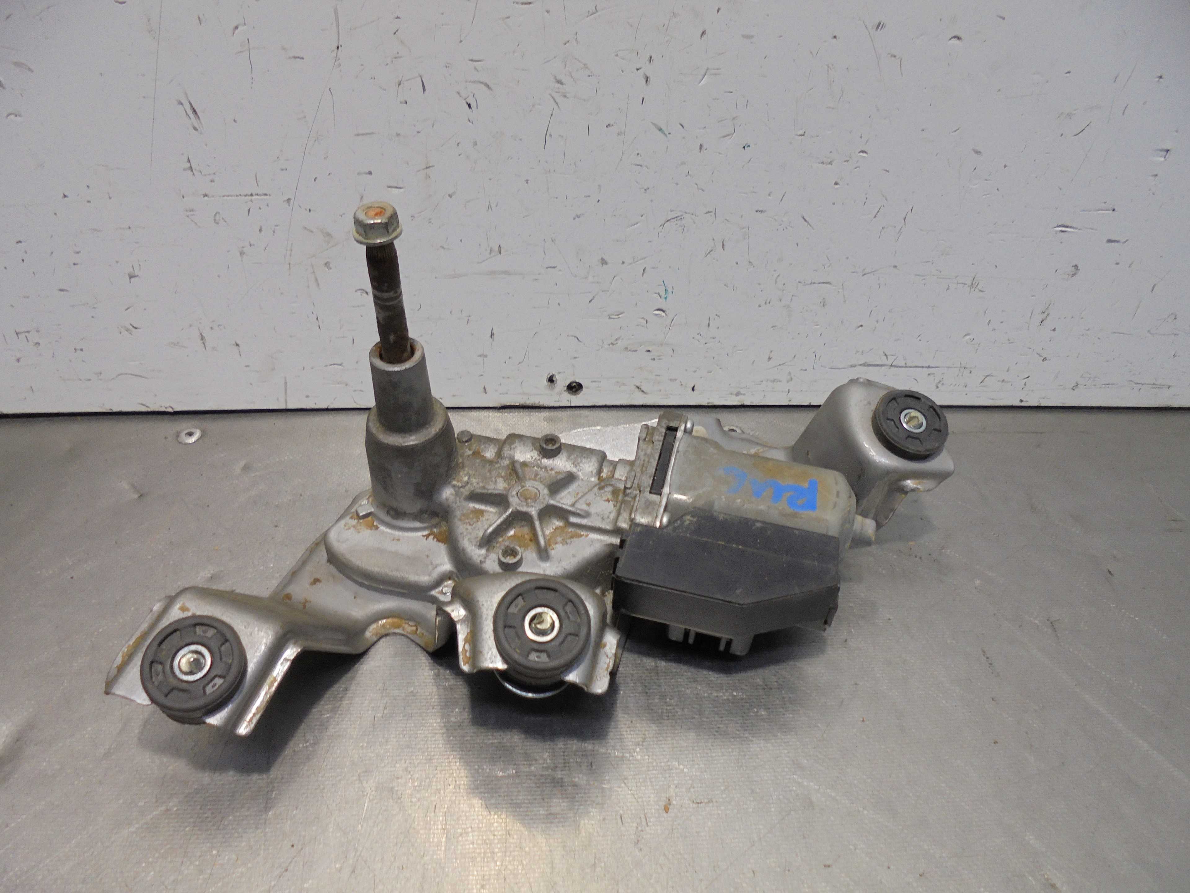 Recambio de motor limpia trasero para toyota auris active referencia OEM IAM 8513002050 DENSO 