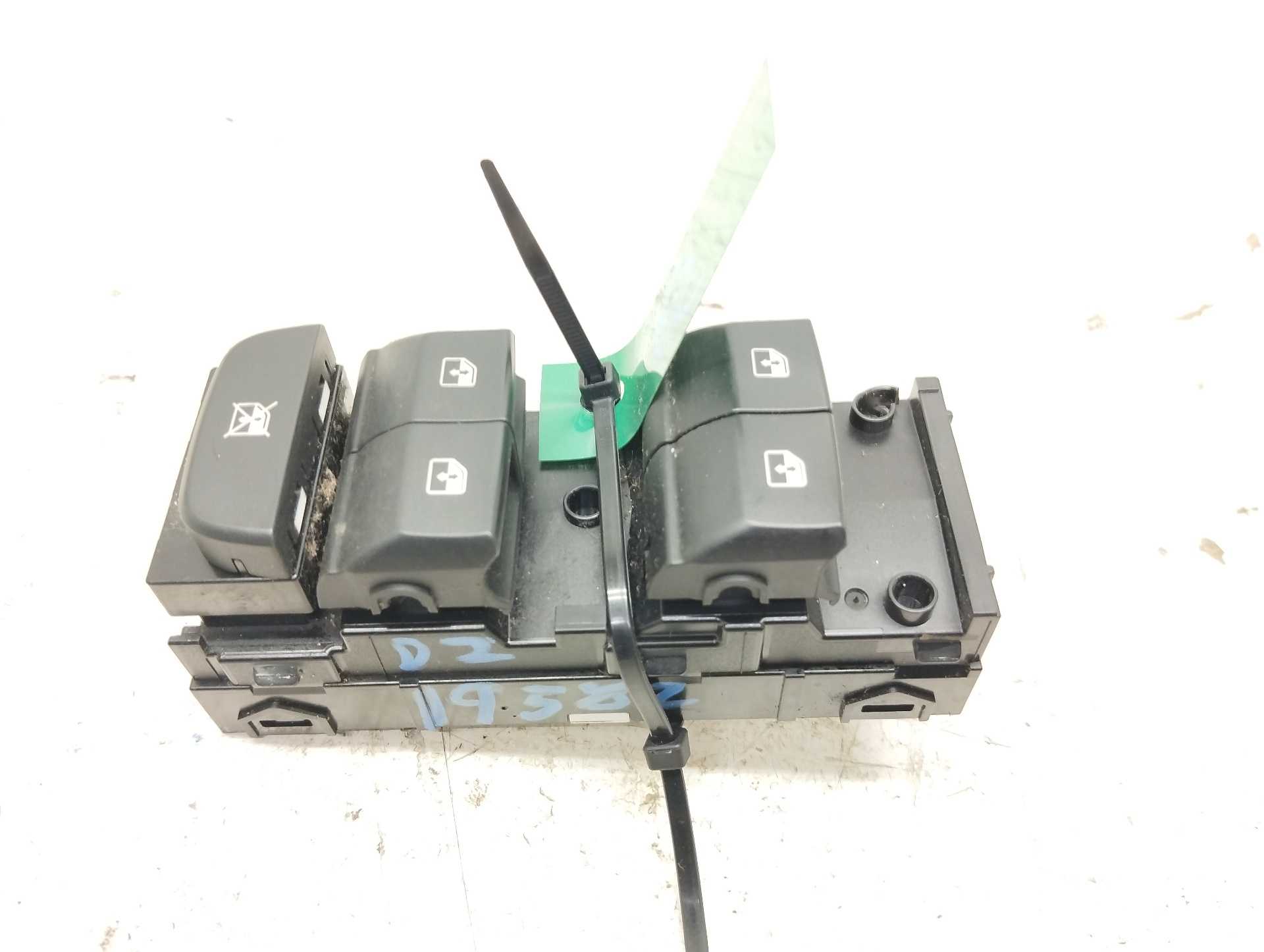 Recambio de mando elevalunas delantero izquierdo para kia xceed drive referencia OEM IAM 93570J7000  