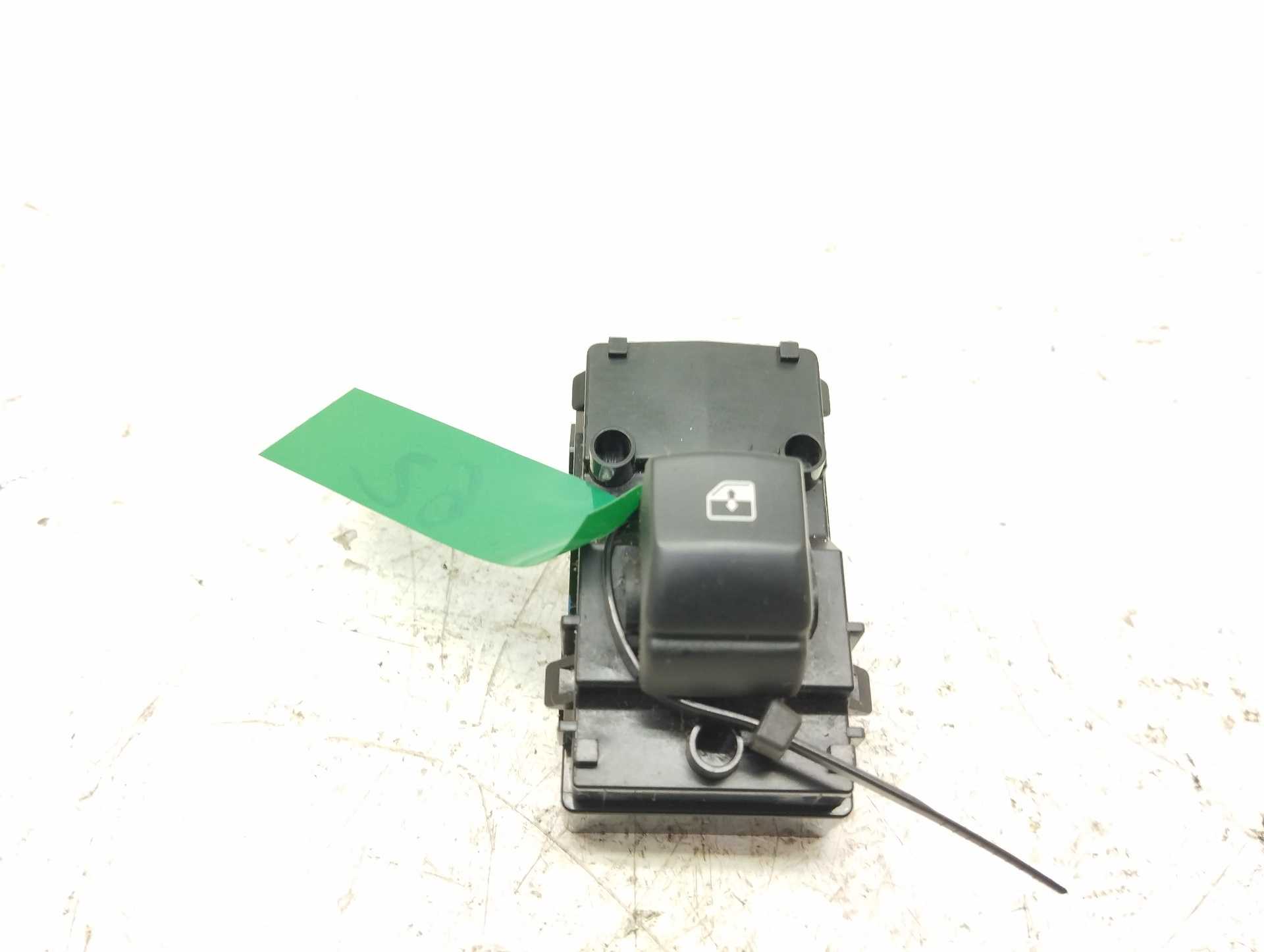 Recambio de mando elevalunas trasero derecho para kia xceed drive referencia OEM IAM 93590J7050  