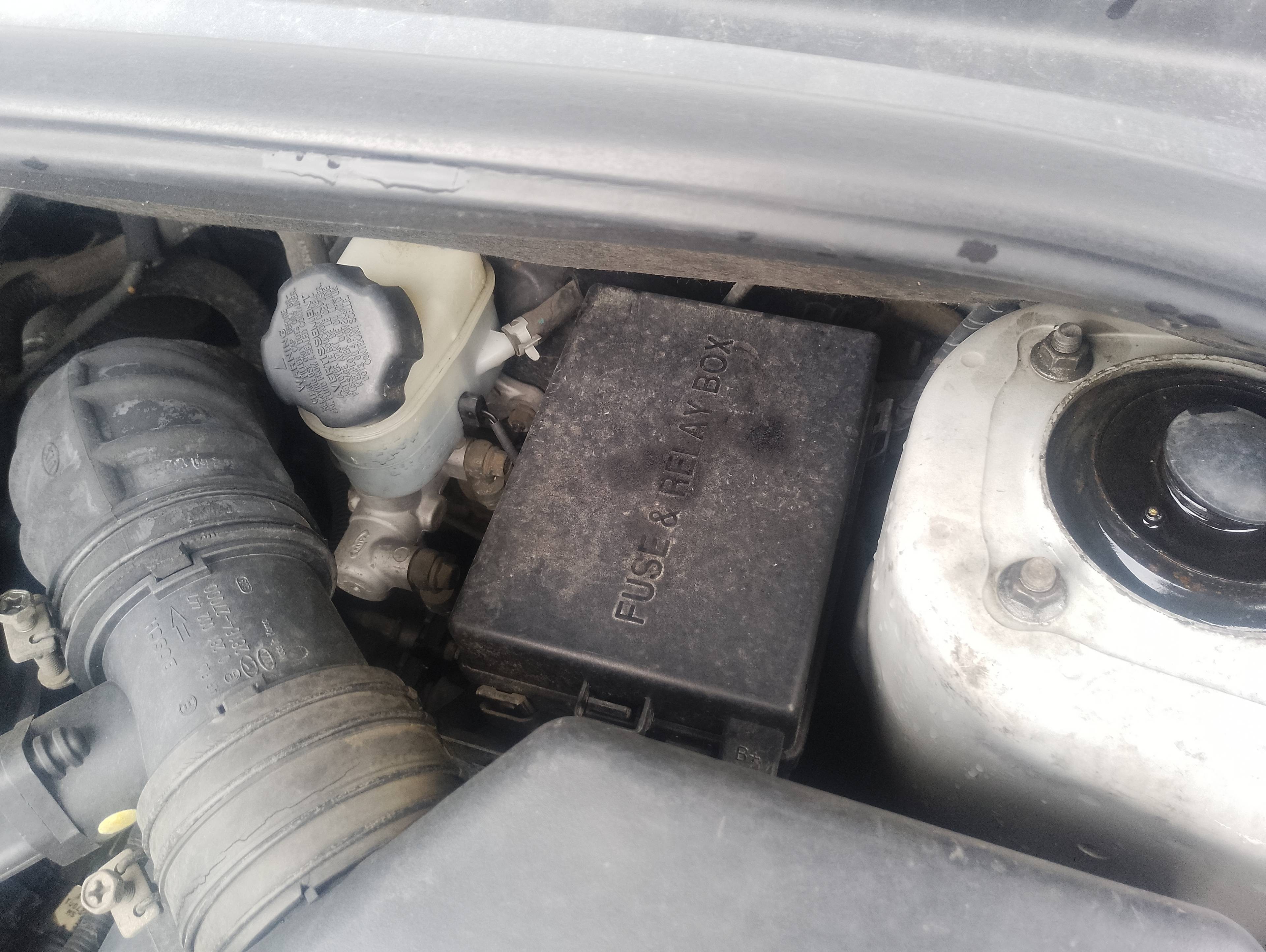 Recambio de caja reles / fusibles para kia carens 2.0 crdi ex monovolumen referencia OEM IAM   