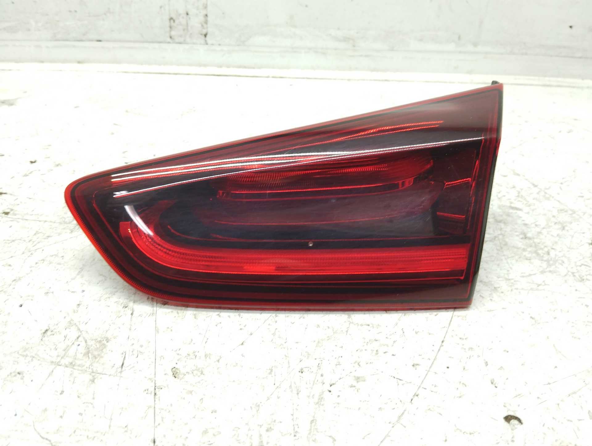 Recambio de piloto porton trasero derecho para kia xceed drive referencia OEM IAM 92404J7300  