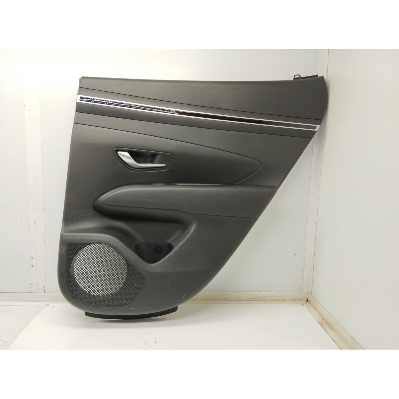 Recambio de guarnecido puerta trasera derecha para hyundai tucson (nx) klass 2wd referencia OEM IAM 83302N7001NNB  