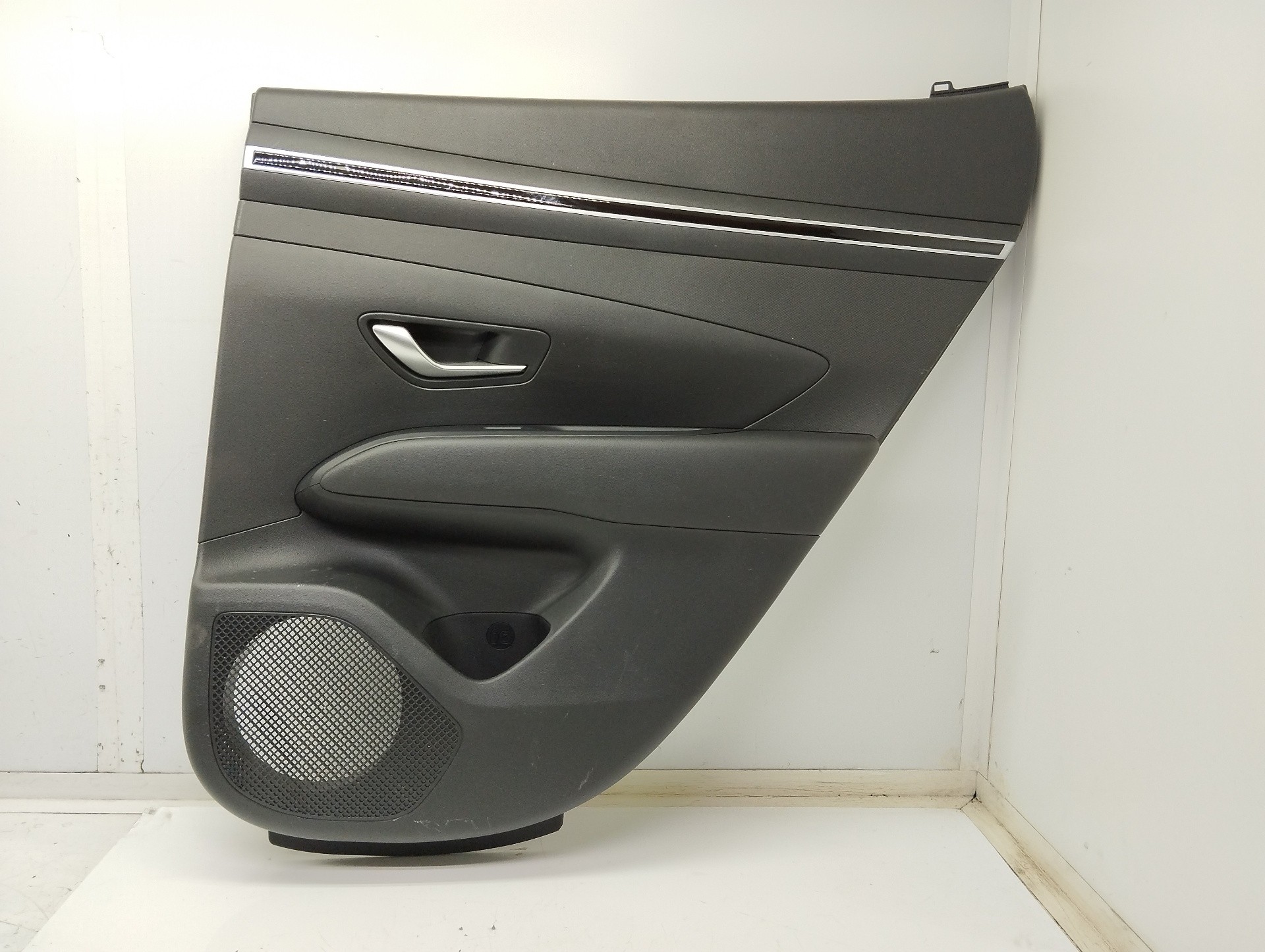 Recambio de guarnecido puerta trasera derecha para hyundai tucson (nx) klass 2wd referencia OEM IAM 83302N7001NNB  