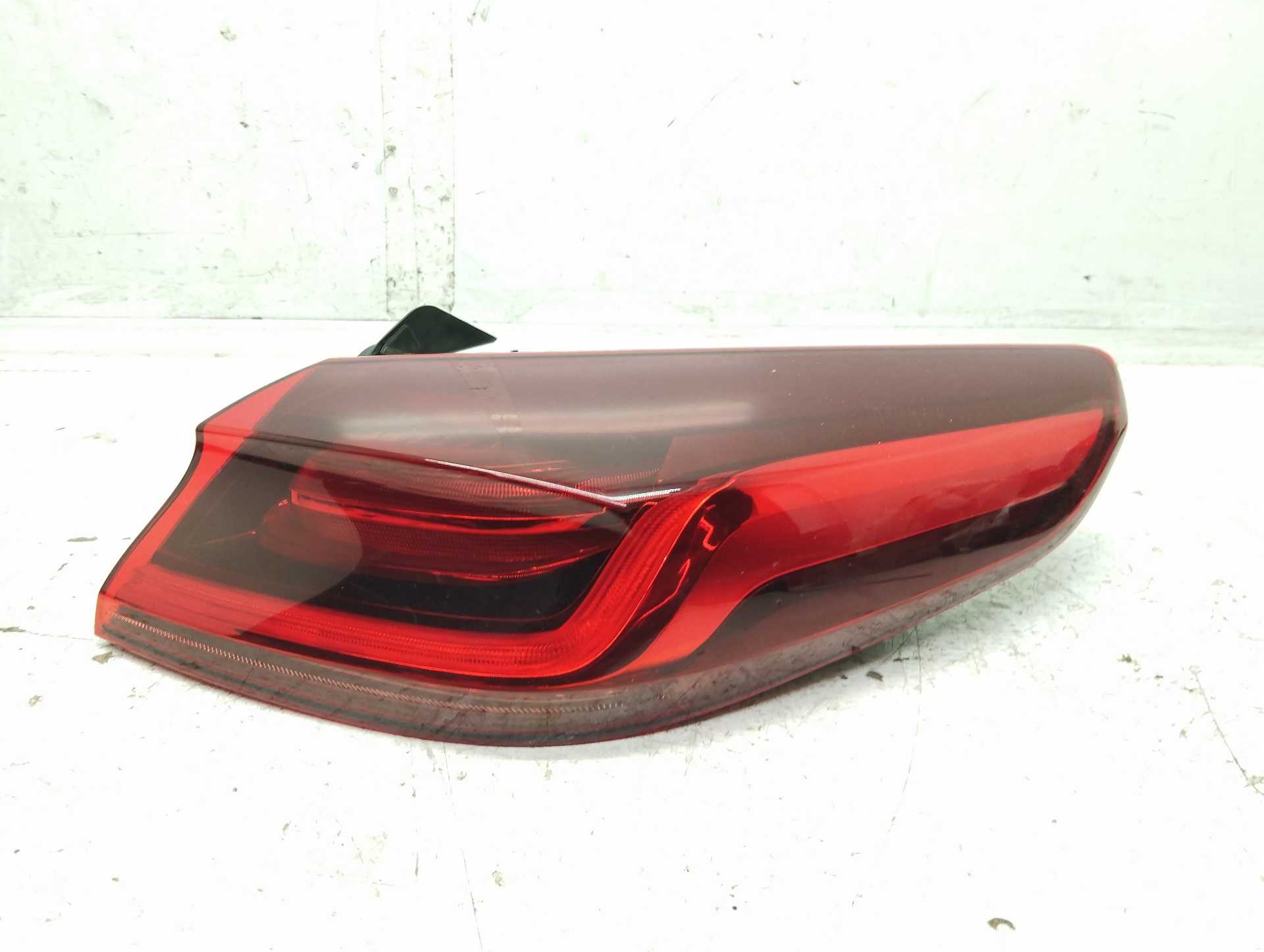 Recambio de piloto trasero derecho para kia xceed drive referencia OEM IAM 92402J7300  