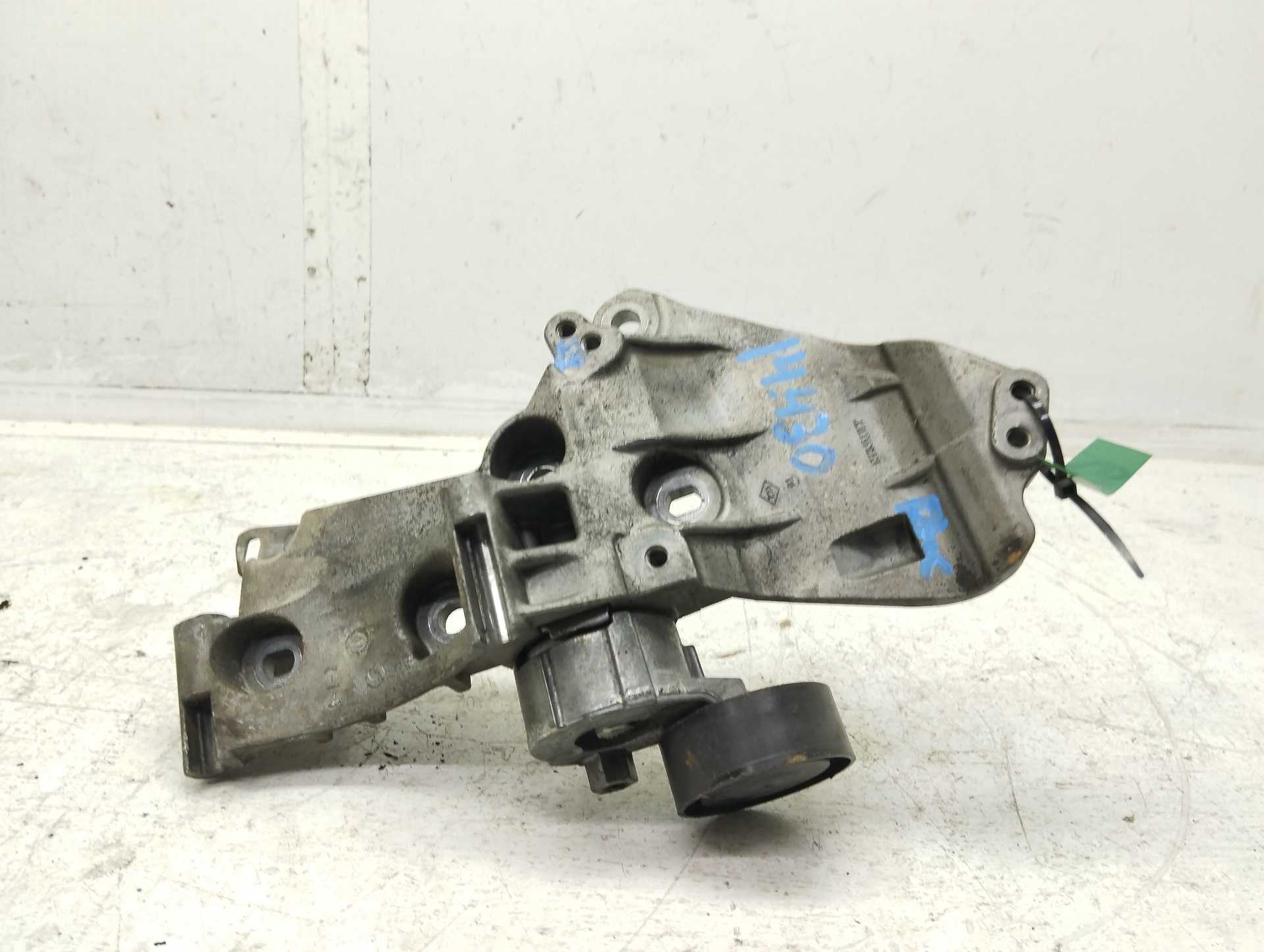 Recambio de soporte alternador para renault megane iii coupe bose edition referencia OEM IAM 8200559494 8200473400 