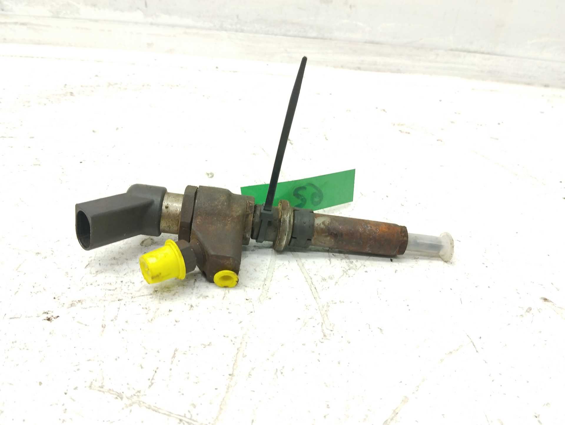 Recambio de inyector para citroën berlingo referencia OEM IAM 9636819380  