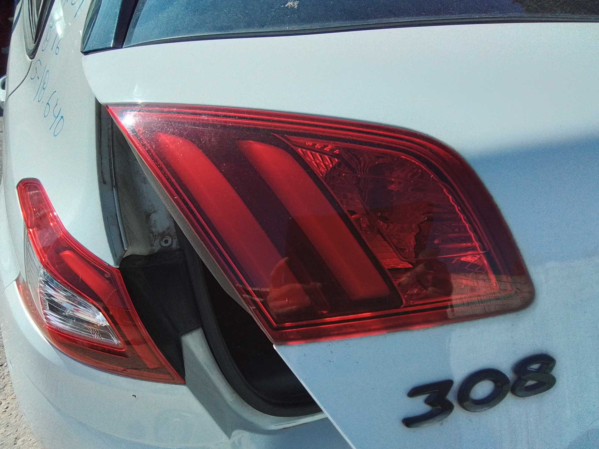 Recambio de piloto porton trasero izquierdo para peugeot 308 style referencia OEM IAM   