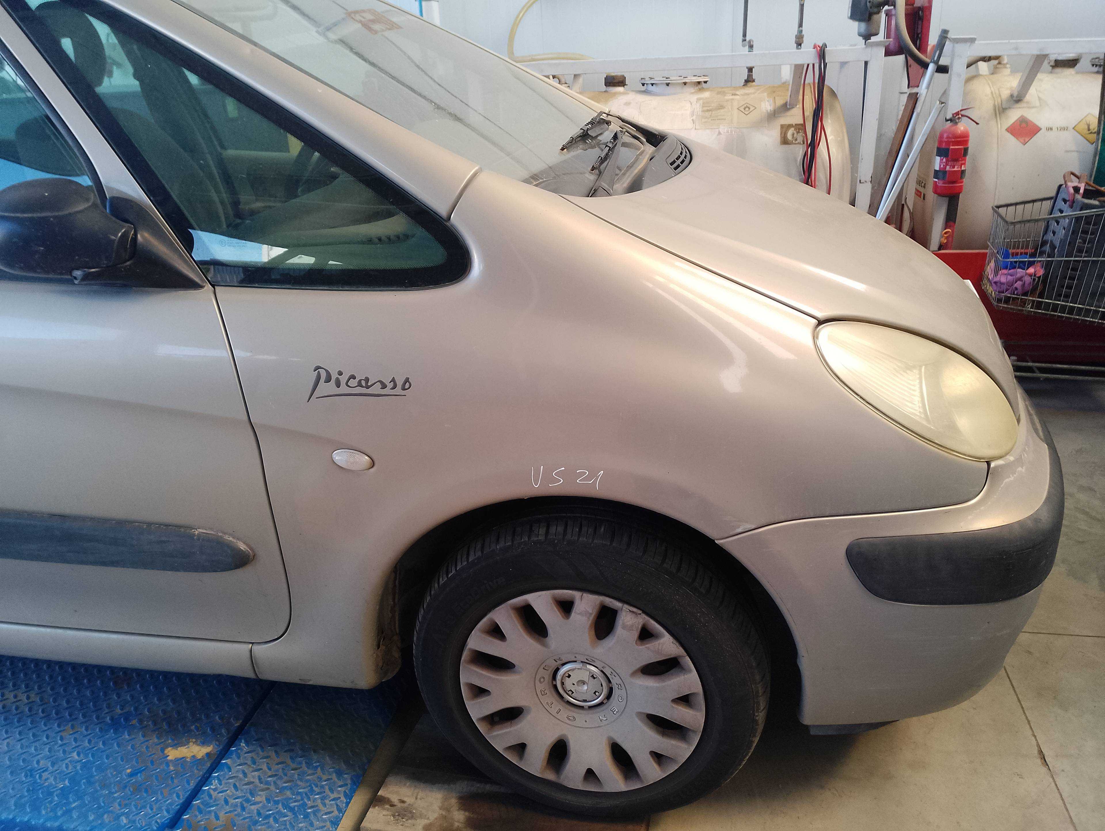 Recambio de aleta delantera derecha para citroën xsara picasso 2.0 hdi referencia OEM IAM   