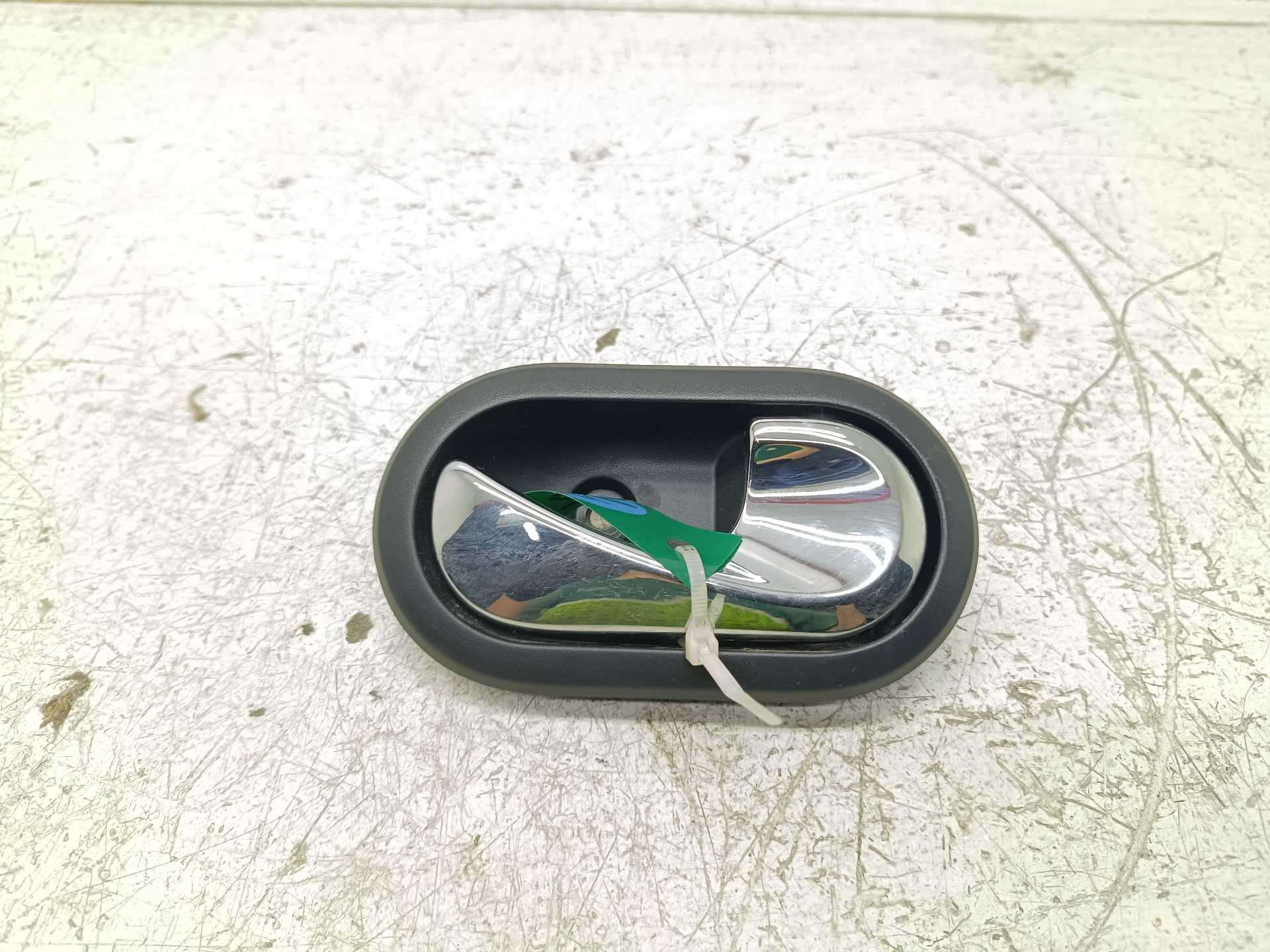 Recambio de maneta interior delantera derecha para dacia lodgy laureate referencia OEM IAM 8200733847  