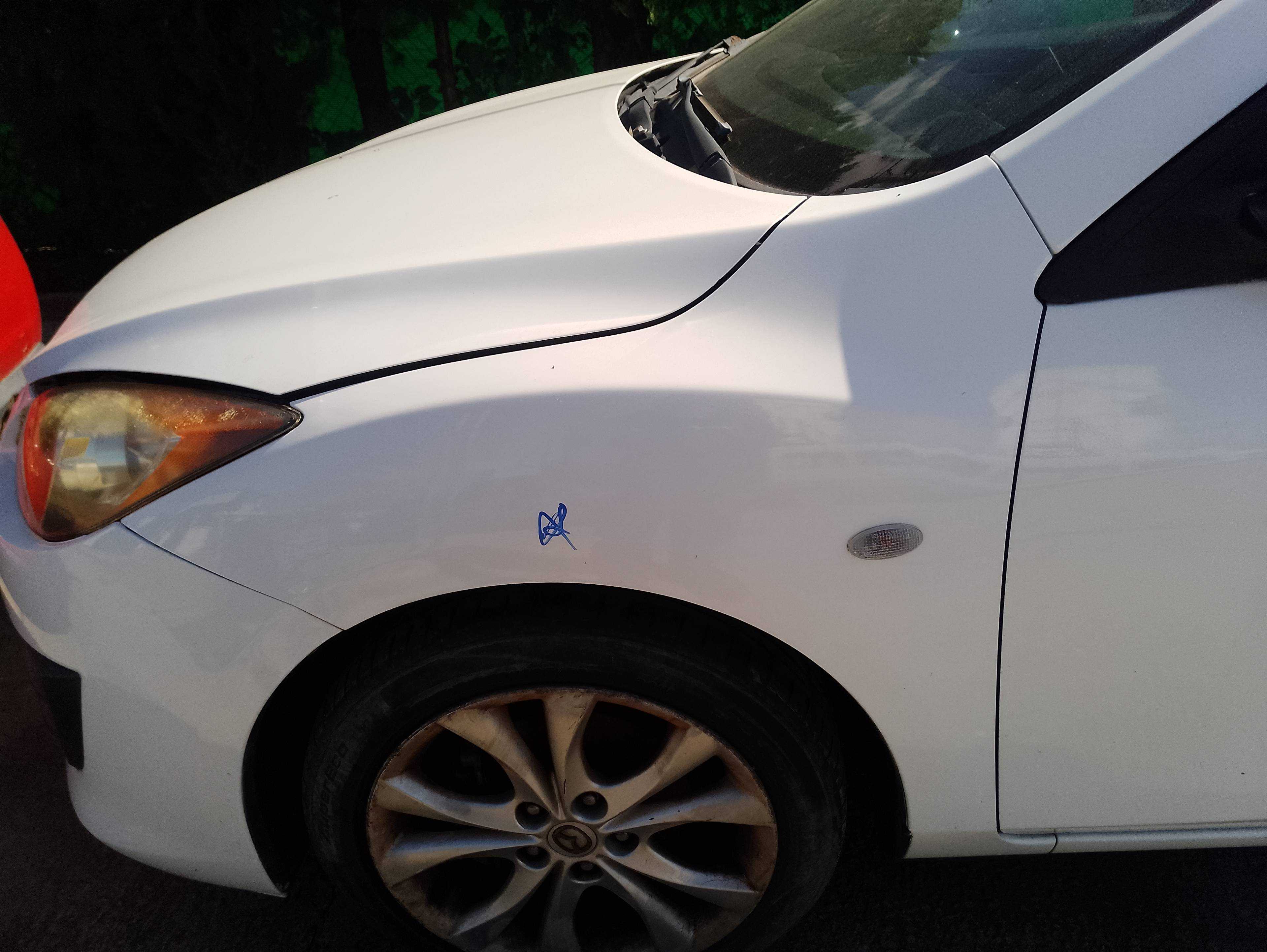 Recambio de aleta delantera izquierda para mazda 3 berlina (bk) 1.6 crdt active referencia OEM IAM   
