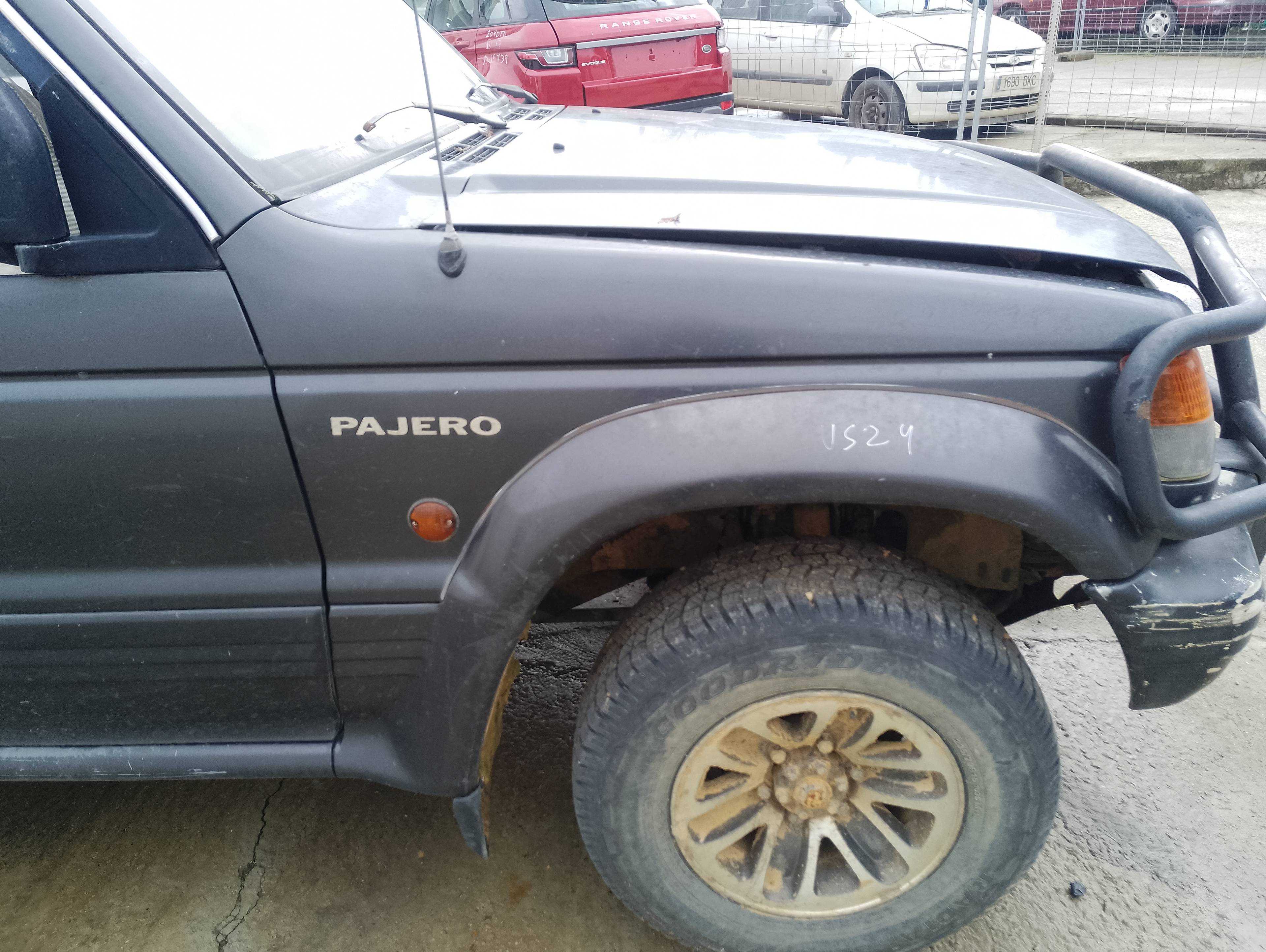Recambio de aleta delantera derecha para mitsubishi pajero 2.5 turbodiesel referencia OEM IAM   