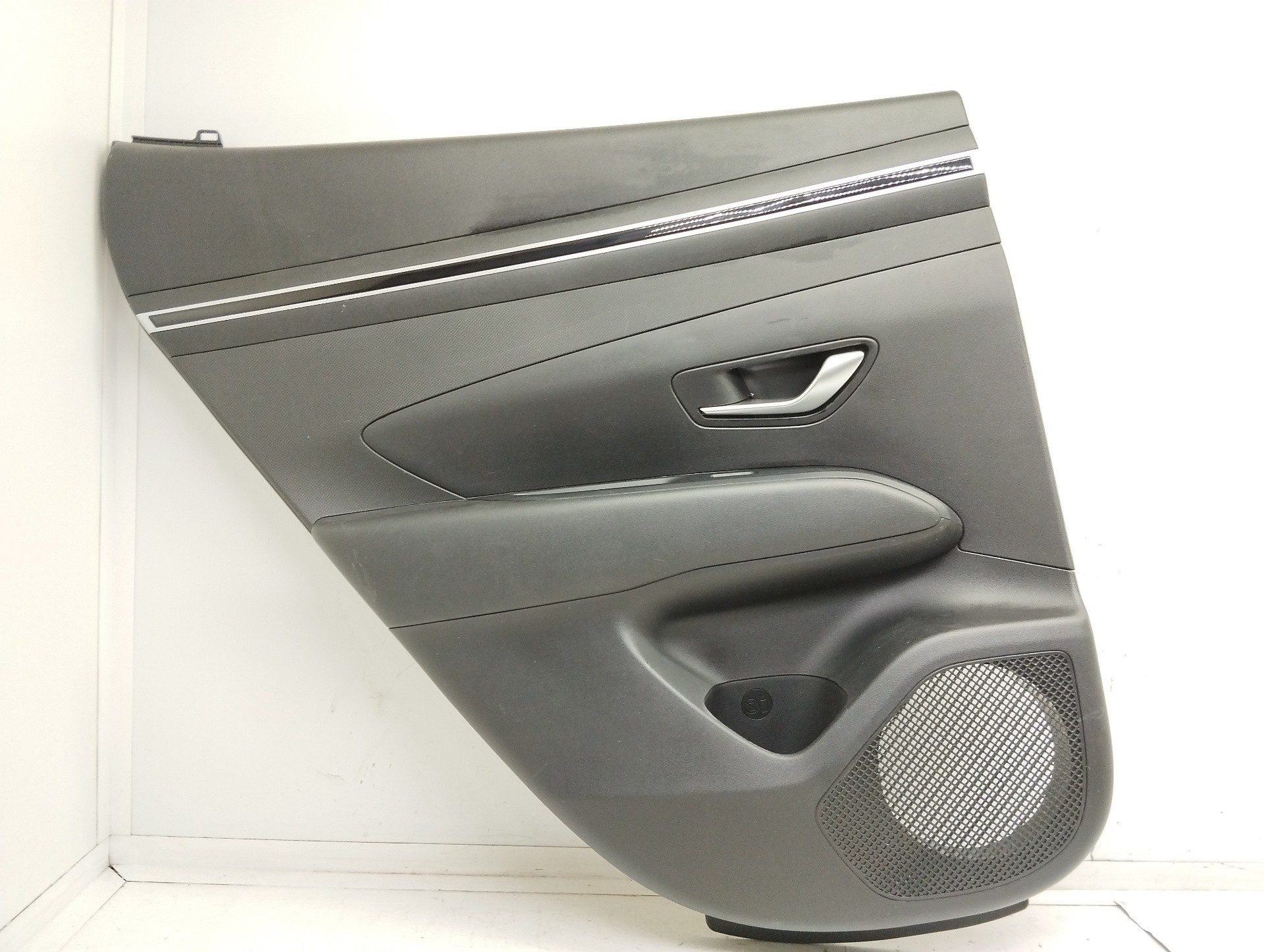 Recambio de guarnecido puerta trasera izquierda para hyundai tucson (nx) klass 2wd referencia OEM IAM 83301N7001NNB  