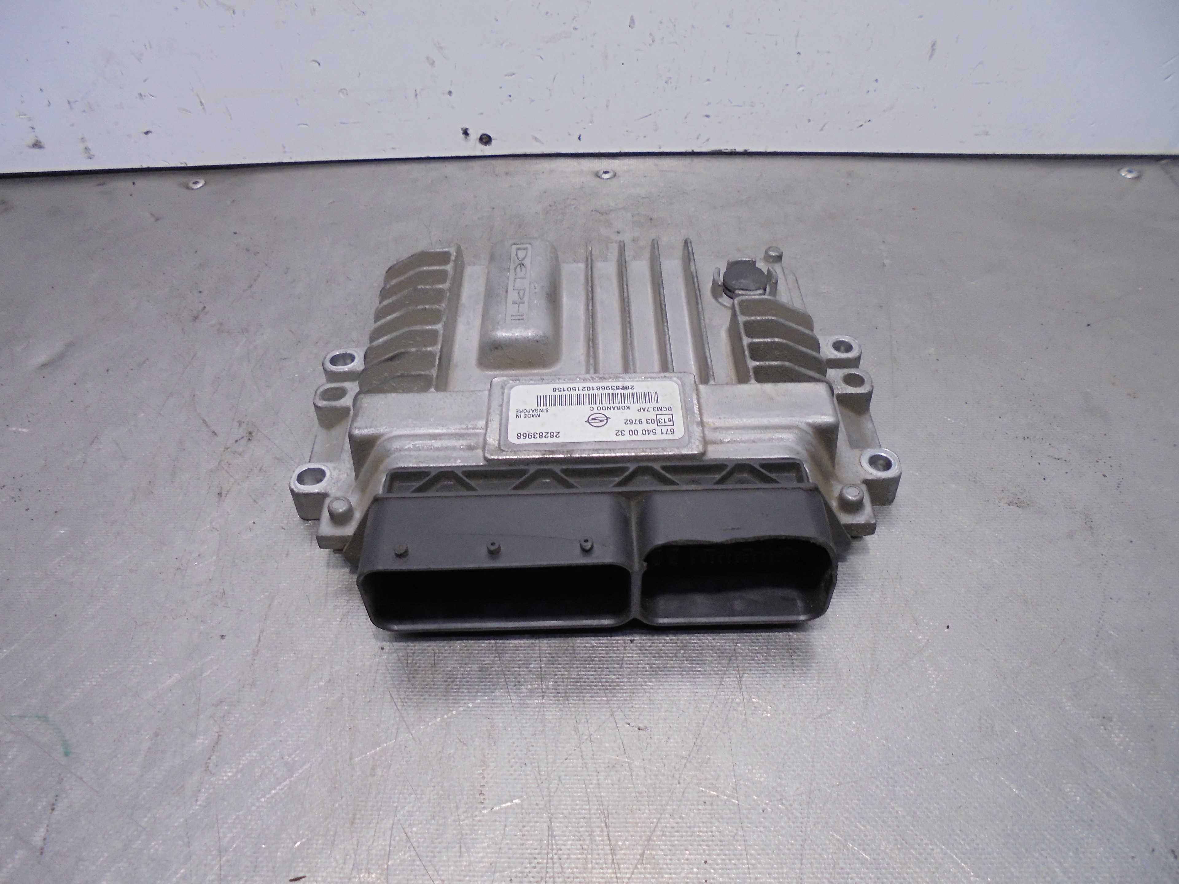 Recambio de centralita motor uce para ssangyong korando 2.0 td cat referencia OEM IAM 6715400032  