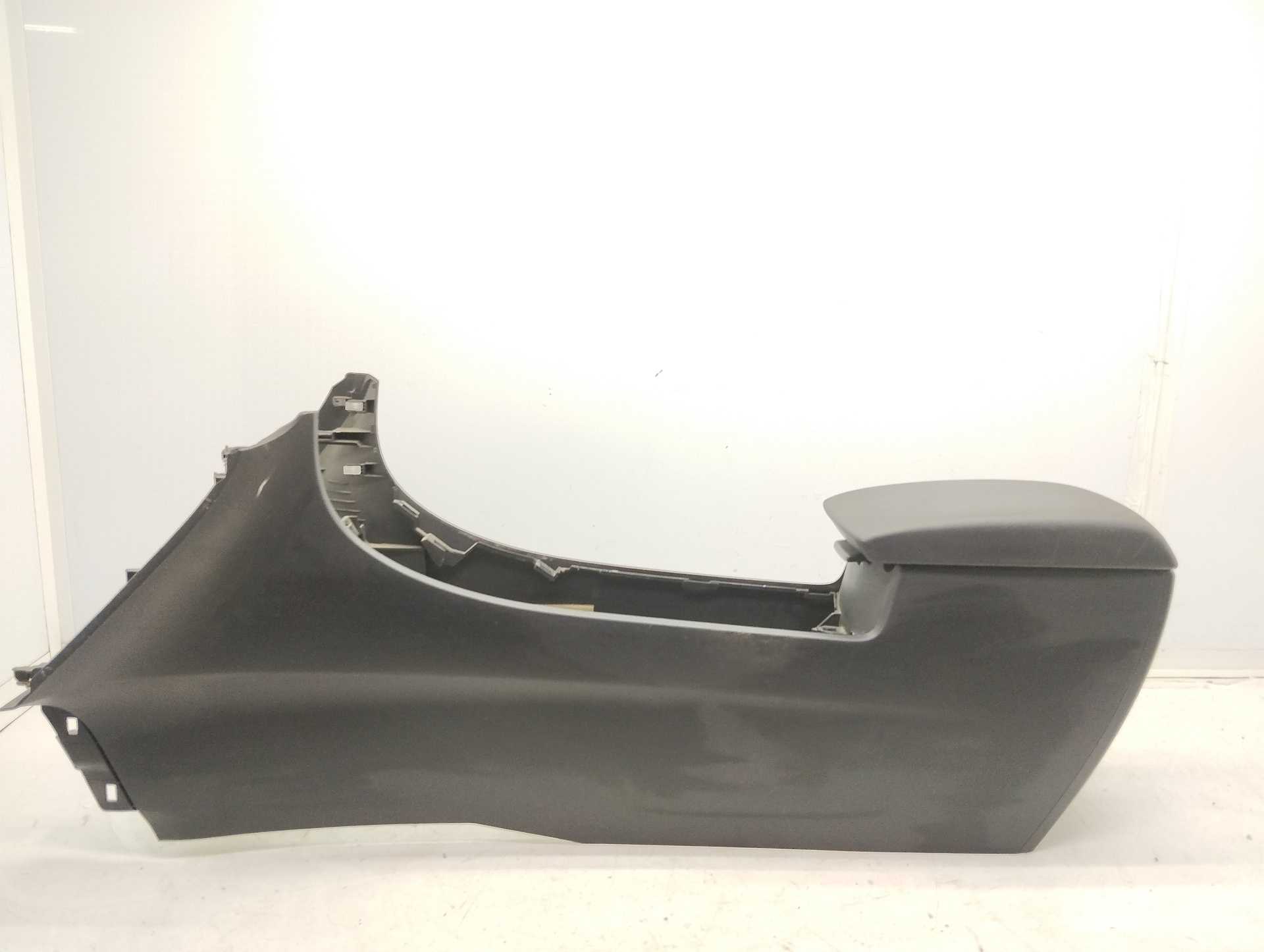 Recambio de apoyabrazos central para mazda 3 berlina (bk) 1.6 crdt active referencia OEM IAM BBM464951  
