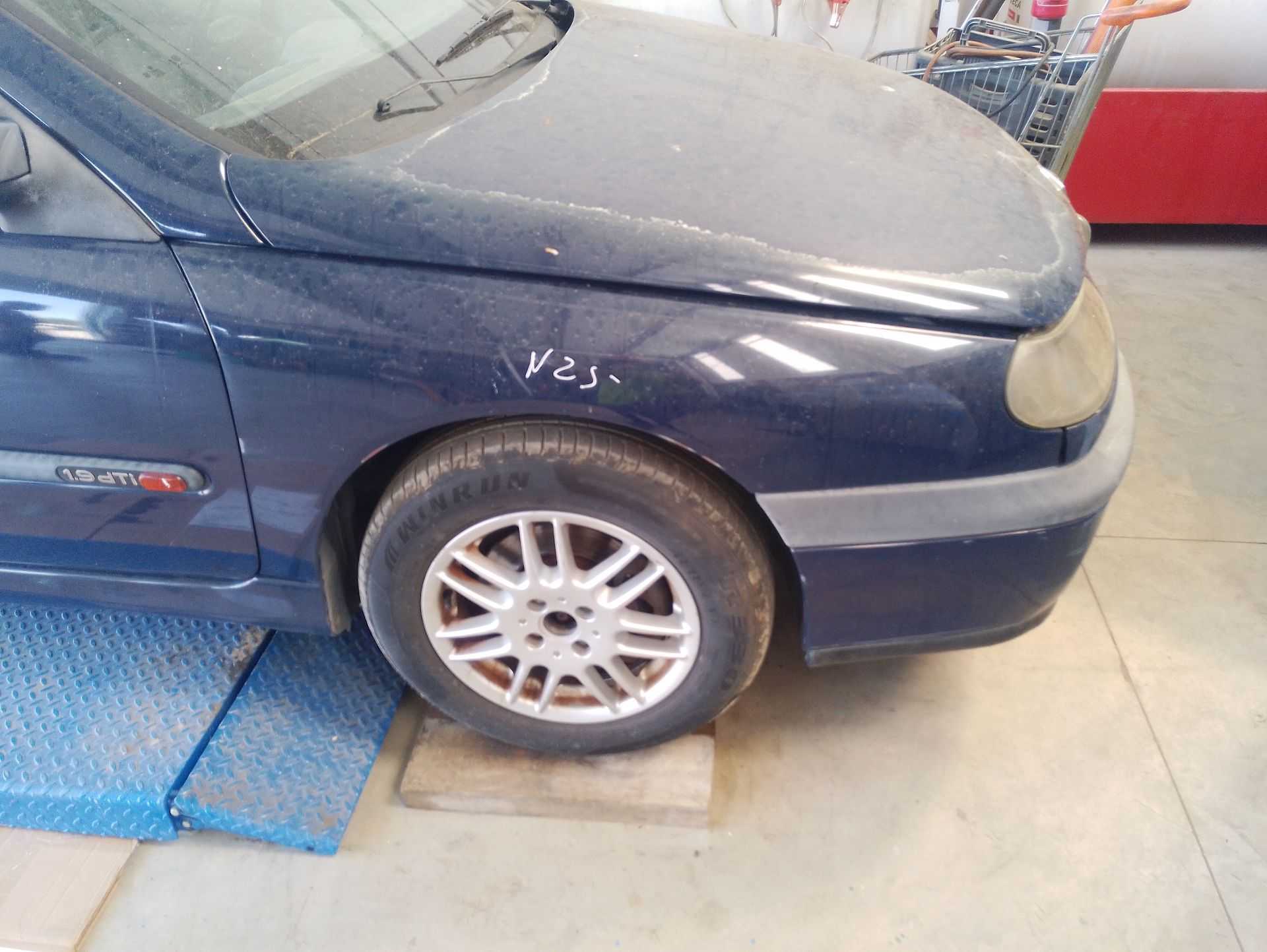Recambio de aleta delantera derecha para renault laguna i (b56_, 556_) 1.9 dti (b56j) referencia OEM IAM 7751698032  