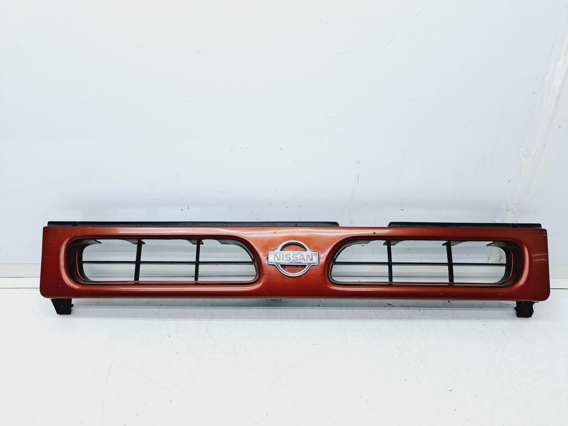 Recambio de rejilla delantera para nissan terrano (wd21) 2.7 td referencia OEM IAM 623100F000B1  