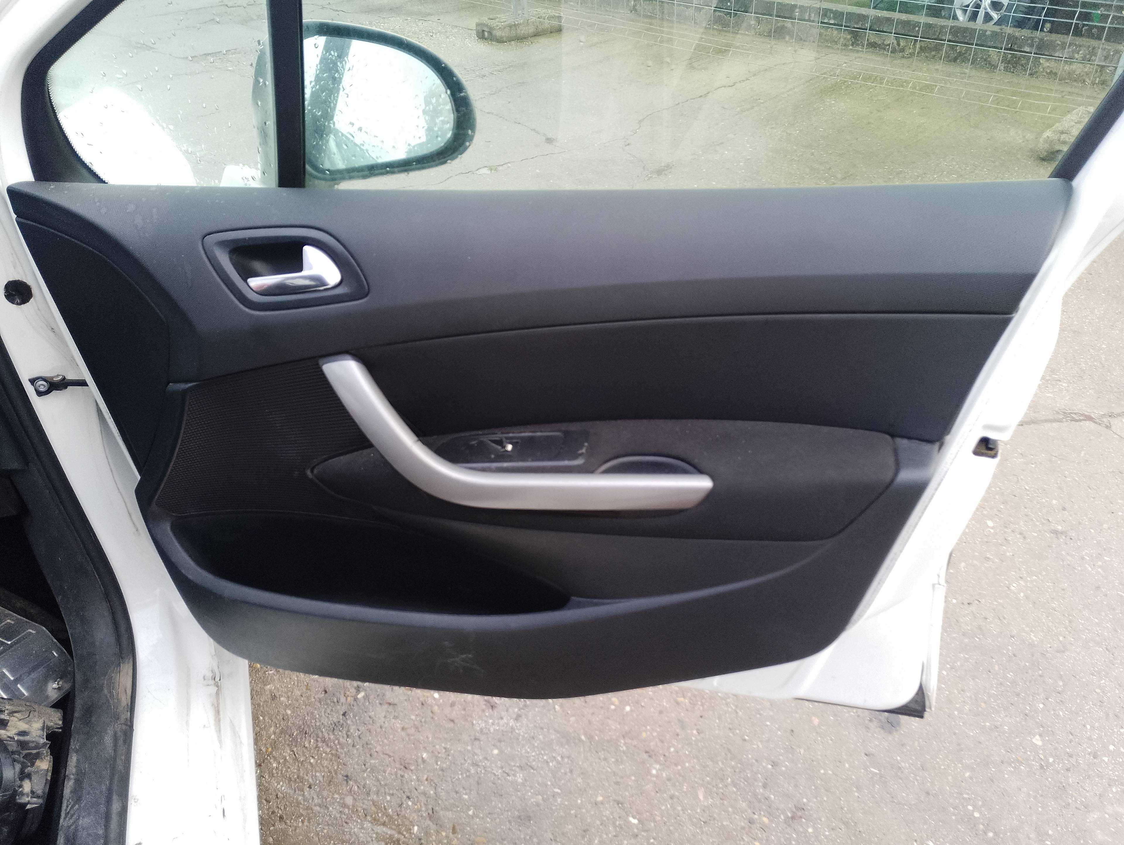 Recambio de guarnecido puerta delantera derecha para peugeot 308 access referencia OEM IAM   