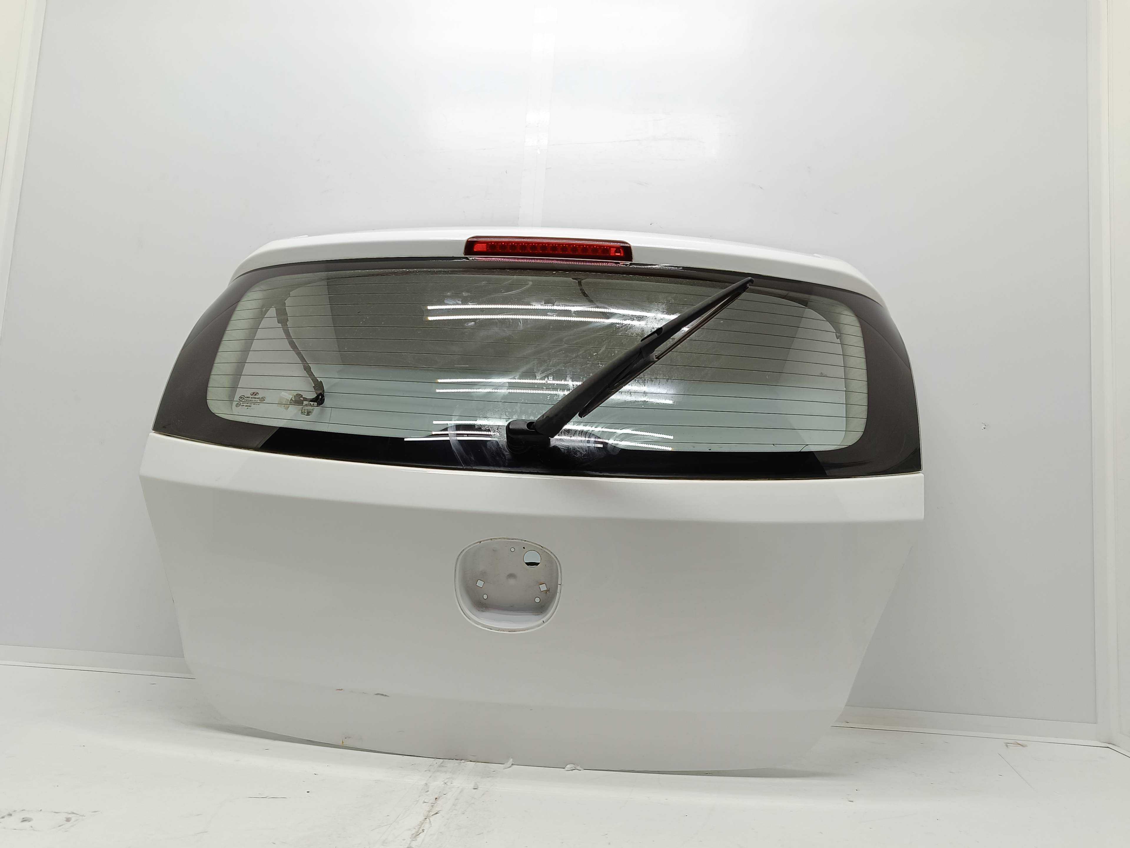 Recambio de porton trasero para hyundai i30 1.6 crdi cat referencia OEM IAM   