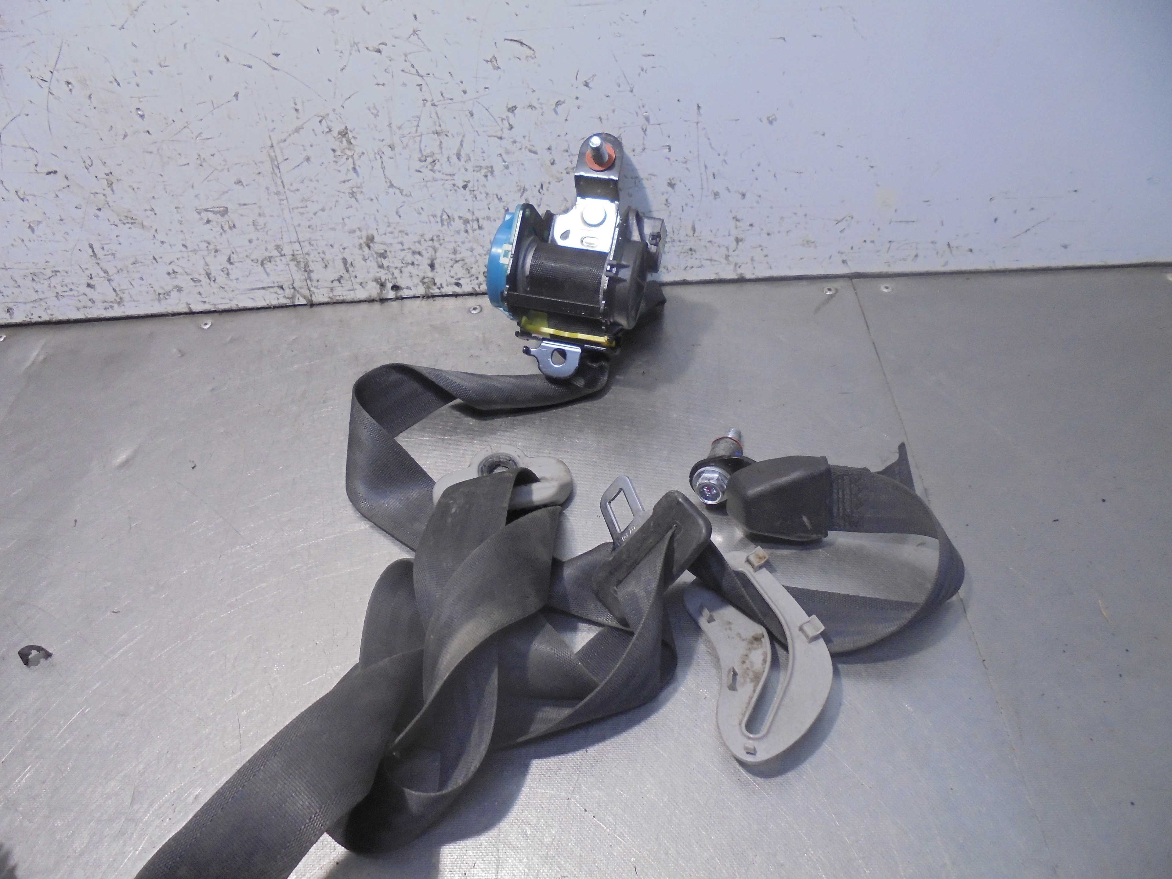 Recambio de cinturon seguridad trasero izquierdo para ssangyong korando 2.0 td cat referencia OEM IAM 7560134000LBA  