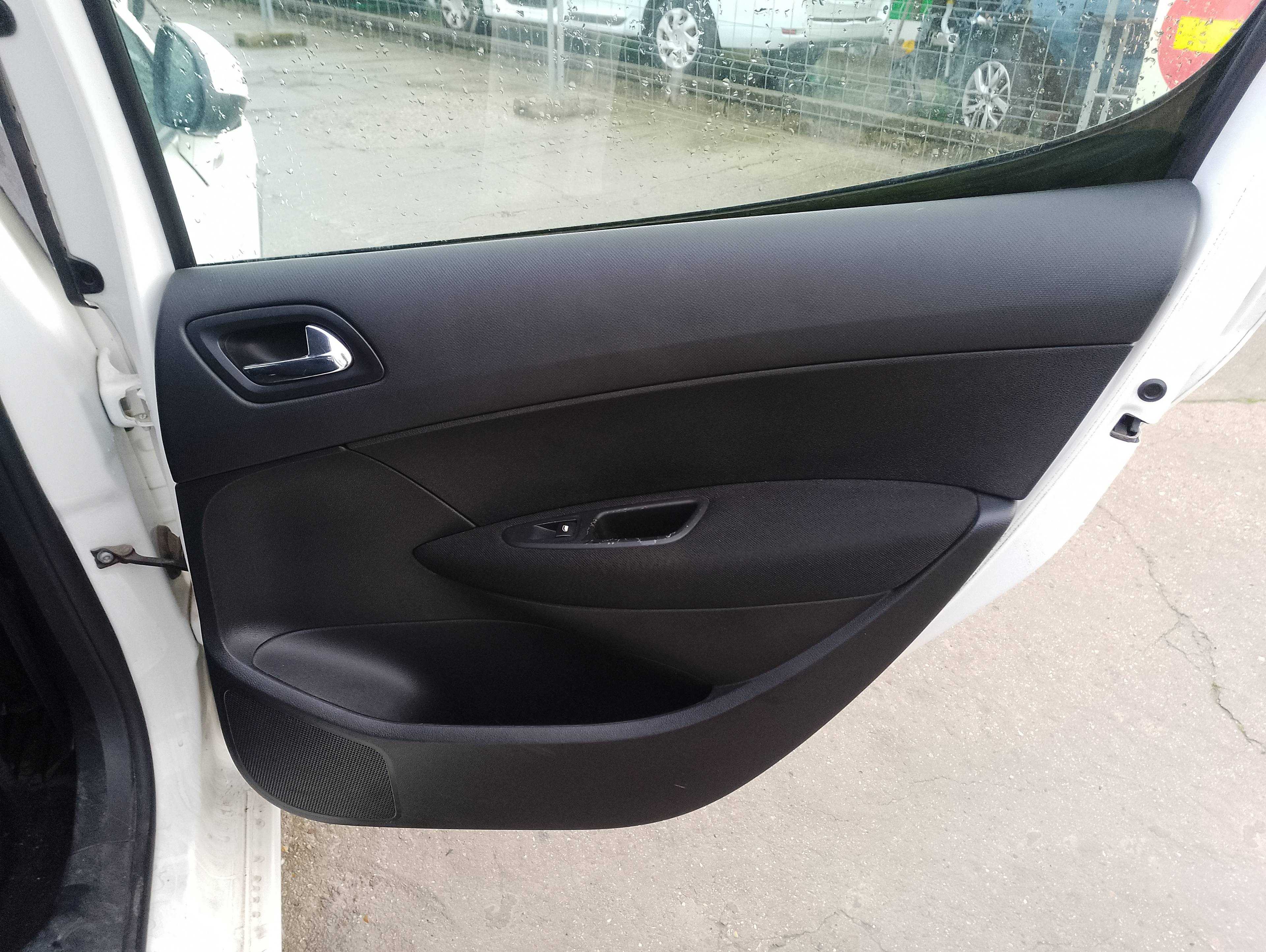 Recambio de guarnecido puerta trasera derecha para peugeot 308 access referencia OEM IAM   