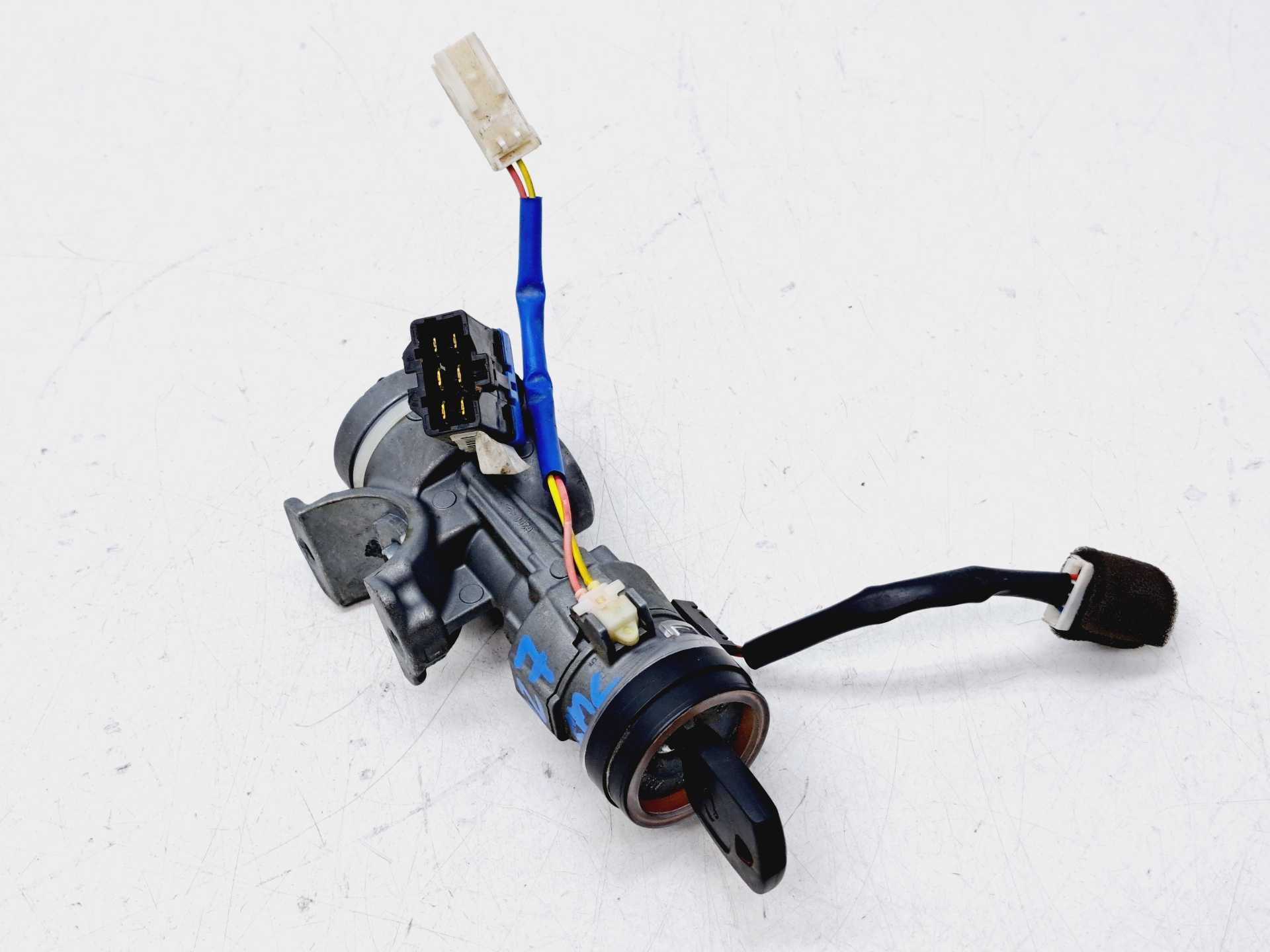 Recambio de conmutador de arranque para ssangyong korando 2.0 td cat referencia OEM IAM 8697034001  