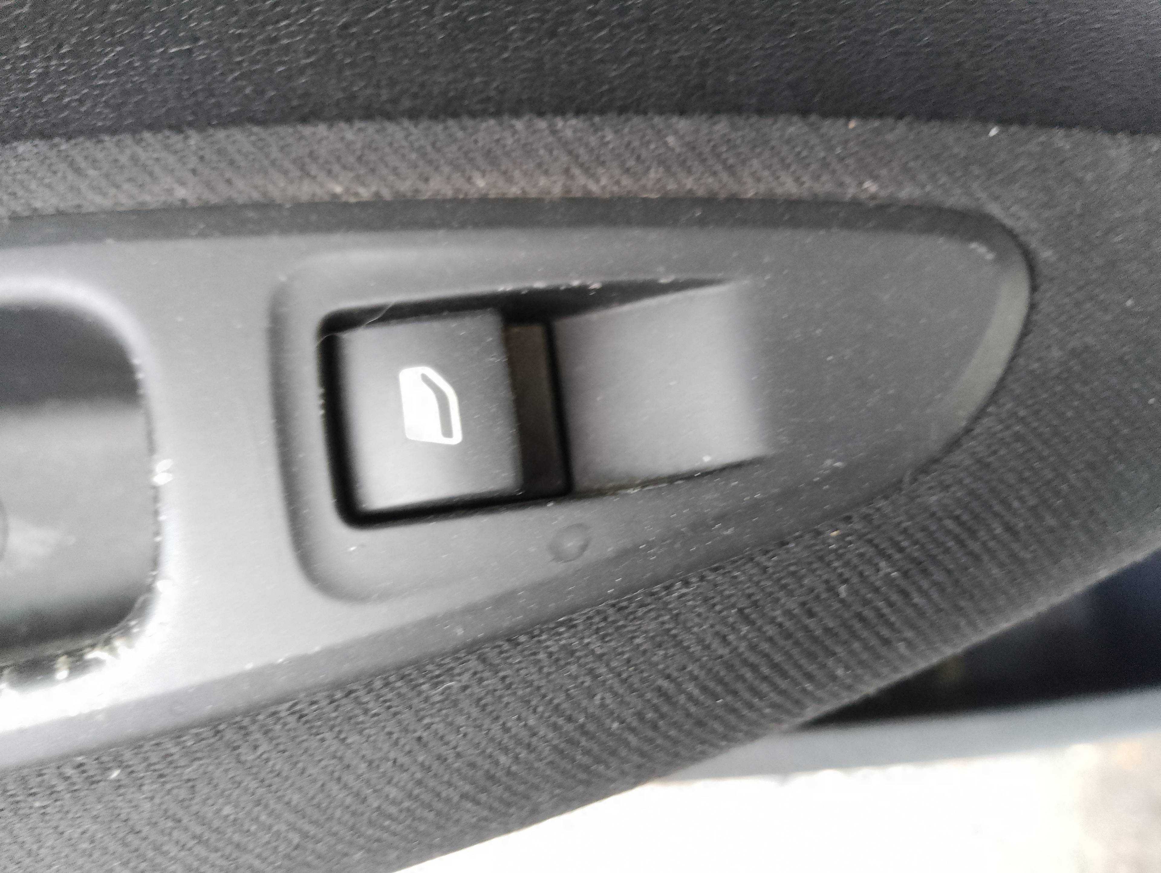 Recambio de mando elevalunas trasero izquierdo para peugeot 308 access referencia OEM IAM   