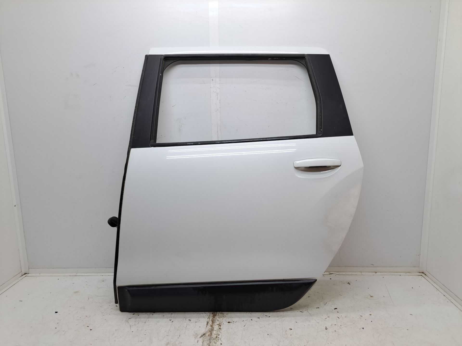 Recambio de puerta trasera izquierda para dacia lodgy laureate referencia OEM IAM   
