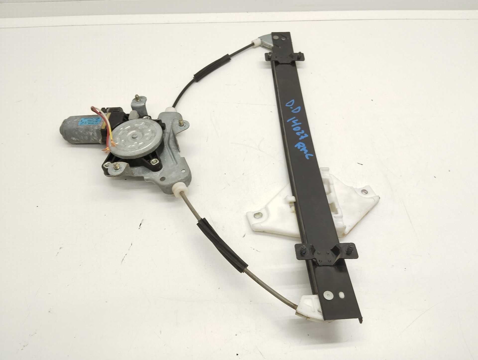 Recambio de elevalunas delantero derecho para ssangyong korando 2.0 td cat referencia OEM IAM 98840CZ010 DONGYANG 