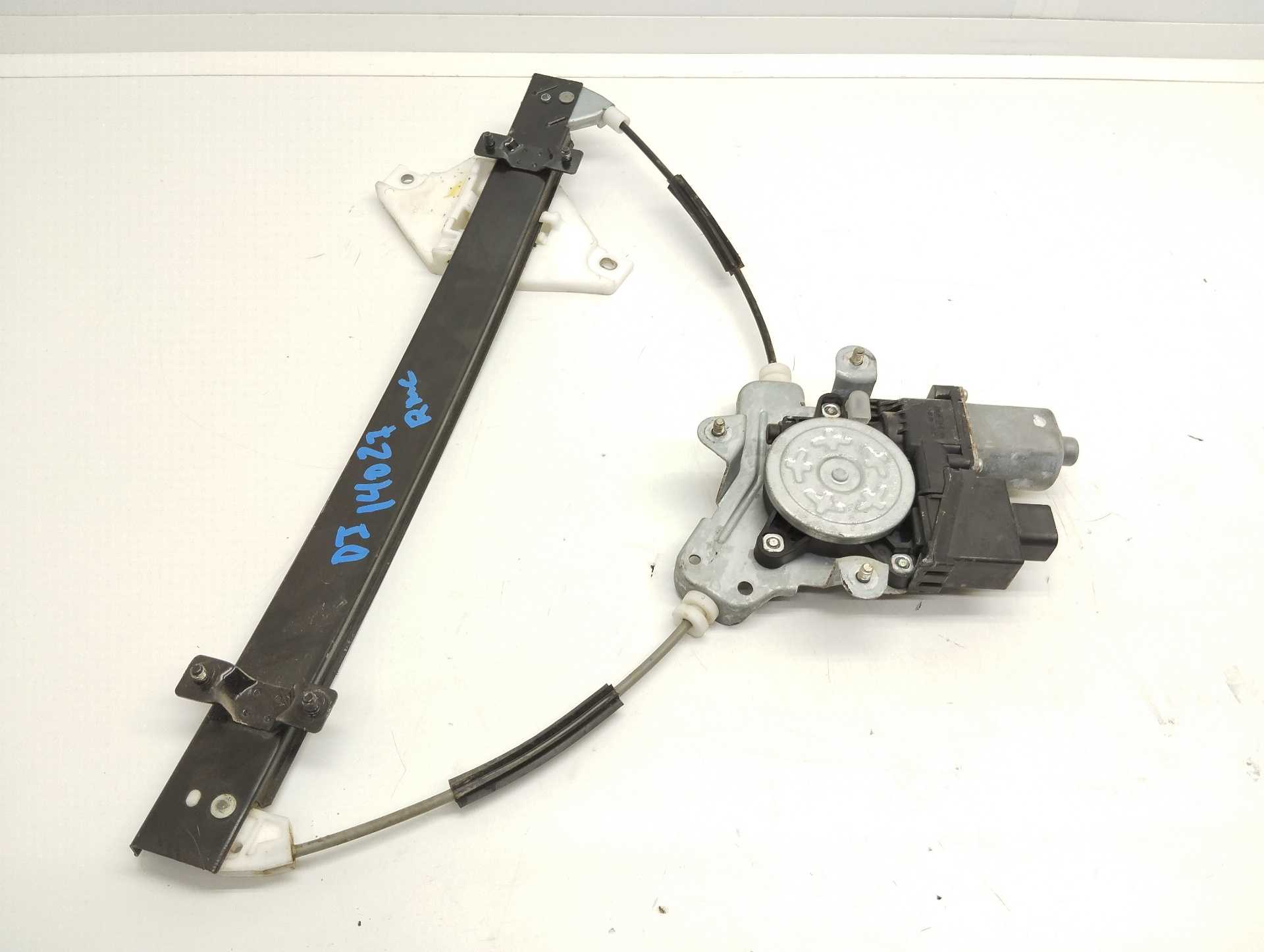 Recambio de elevalunas delantero izquierdo para ssangyong korando 2.0 td cat referencia OEM IAM 98811CZ010 DONGYANG 