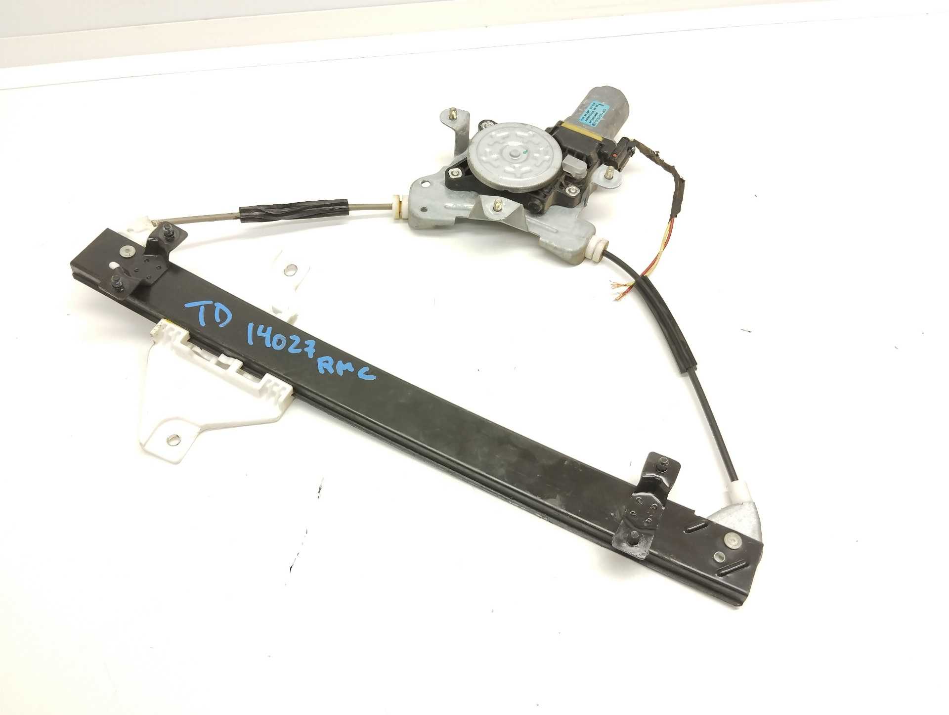 Recambio de elevalunas trasero derecho para ssangyong korando 2.0 td cat referencia OEM IAM 98840CZ010 DONGYANG 
