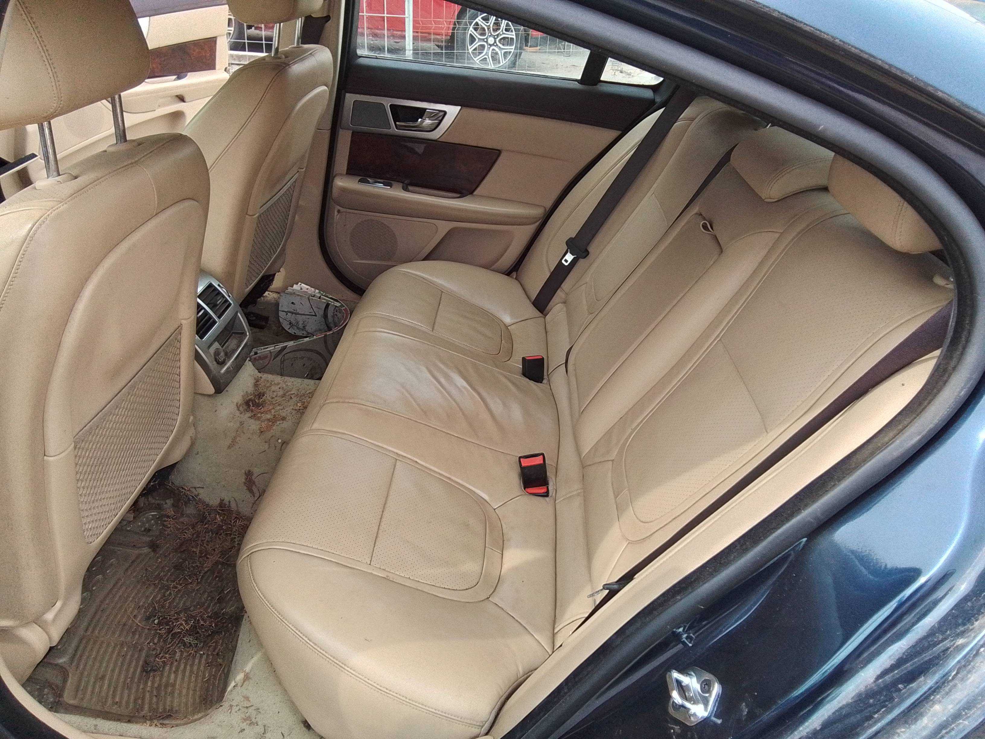 Recambio de asientos traseros para jaguar xf sportbrake 2.2 diesel referencia OEM IAM   