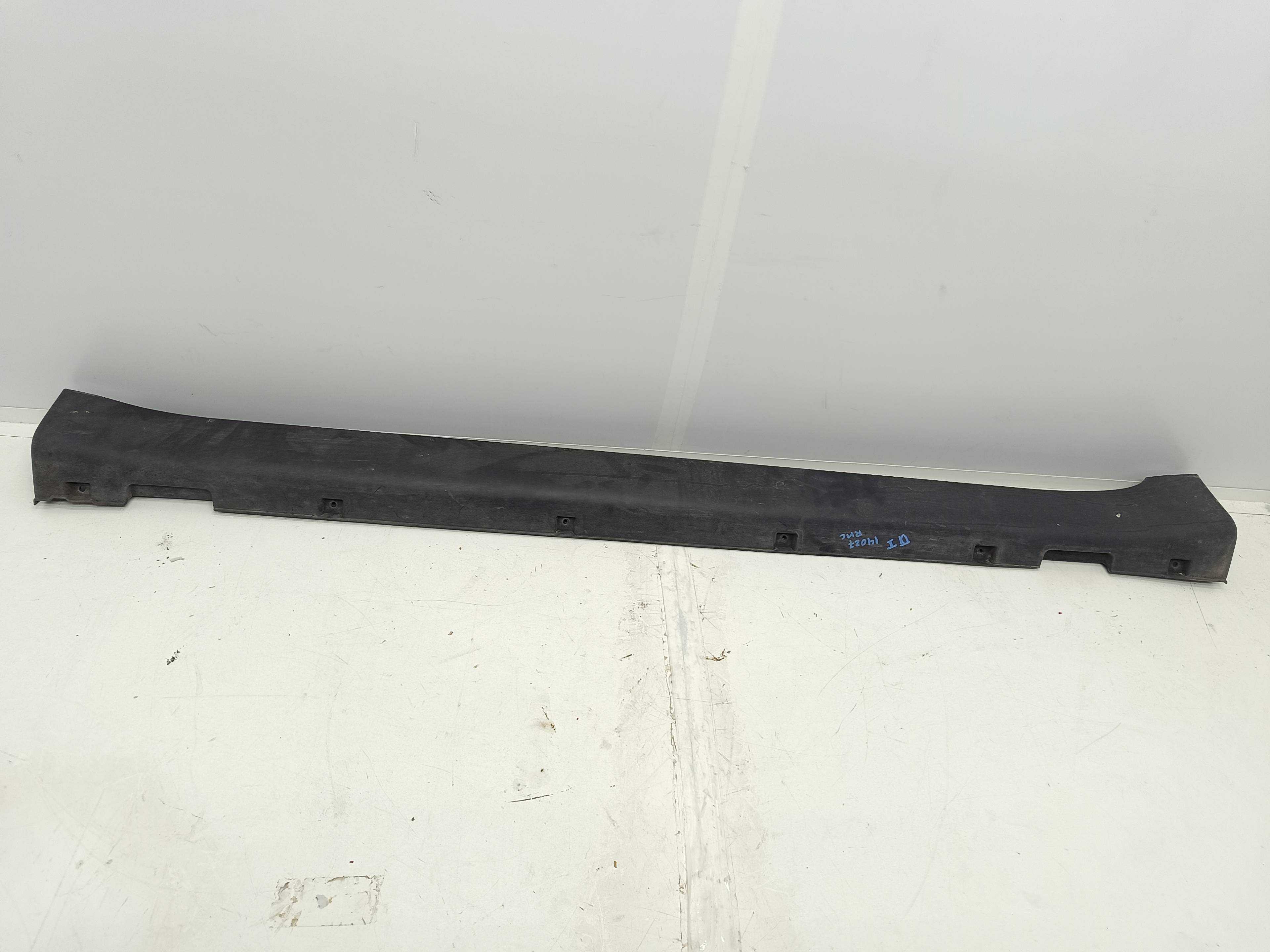 Recambio de estribo izquierdo para ssangyong korando 2.0 td cat referencia OEM IAM   