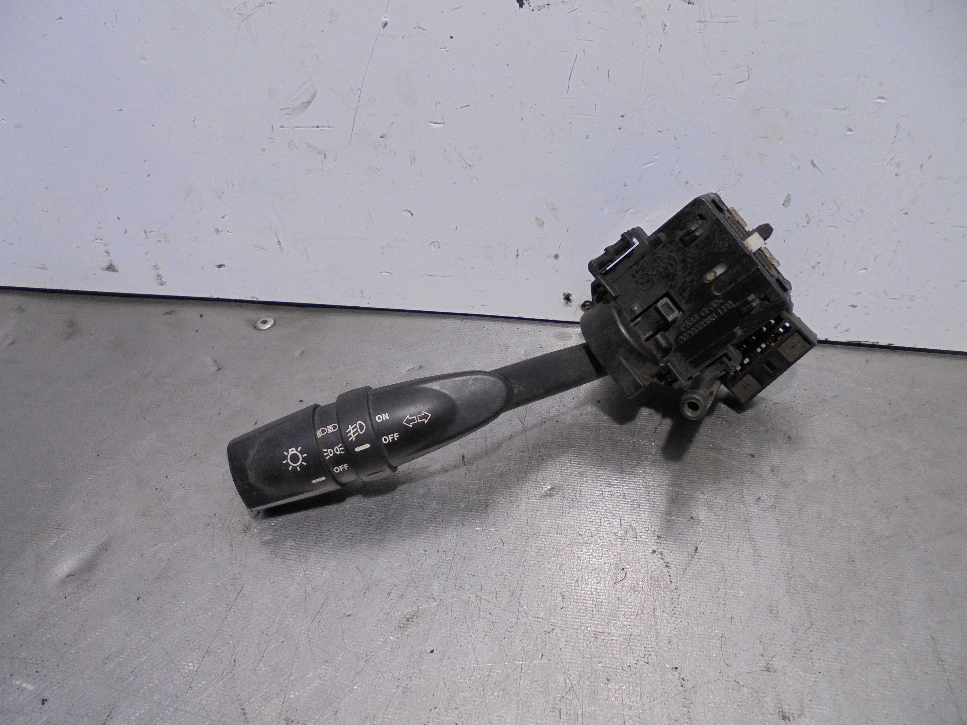 Recambio de mando intermitentes para ssangyong korando 2.0 td cat referencia OEM IAM 202008886  