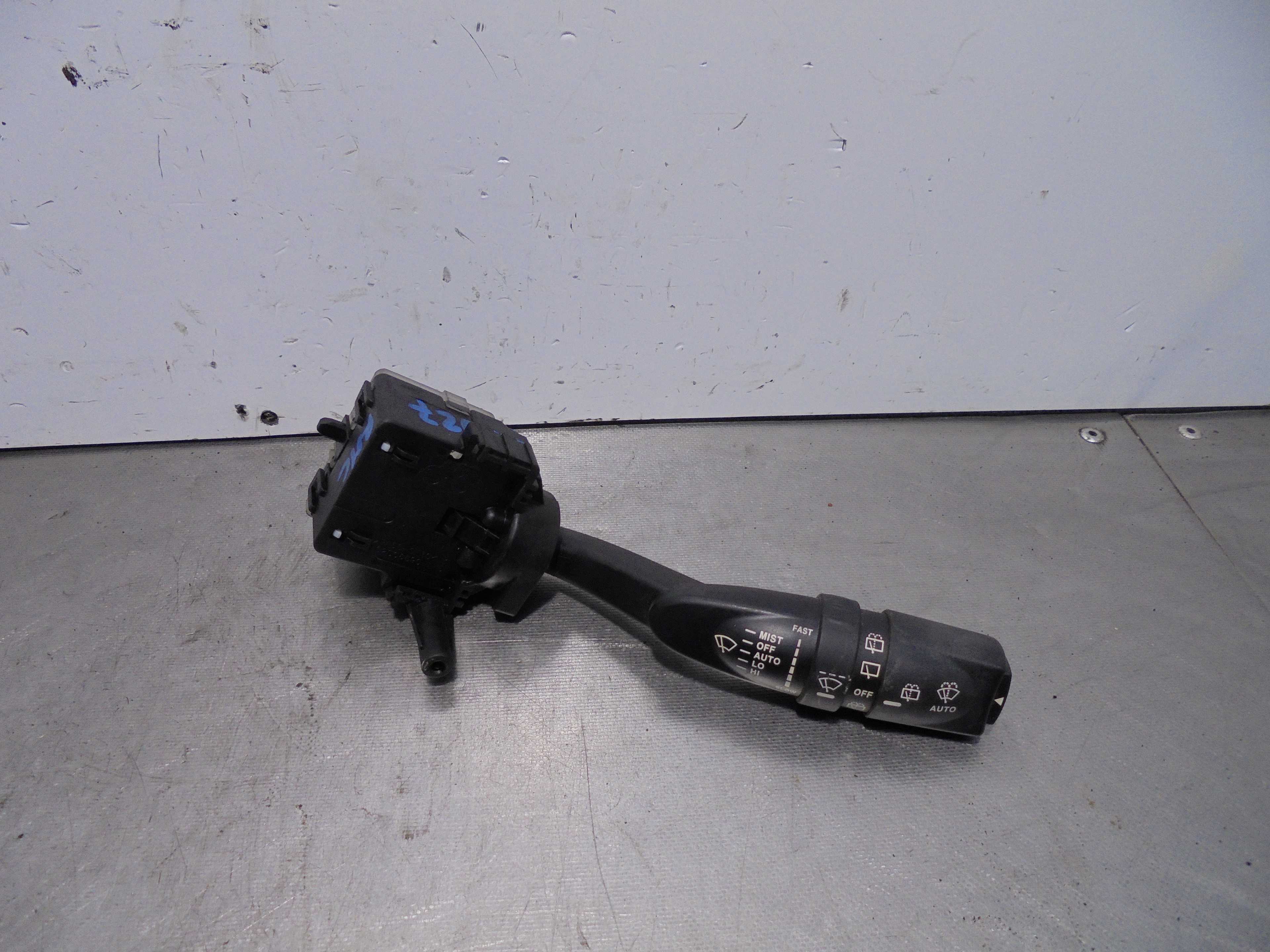 Recambio de mando limpia para ssangyong korando 2.0 td cat referencia OEM IAM 202008891  