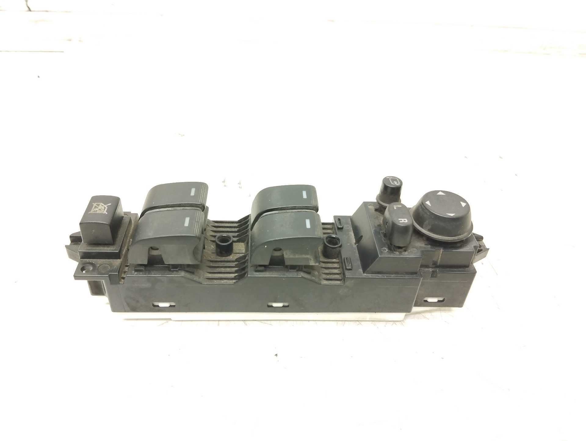 Recambio de mando elevalunas delantero izquierdo para mazda 3 berlina (bk) 1.6 crdt active referencia OEM IAM   