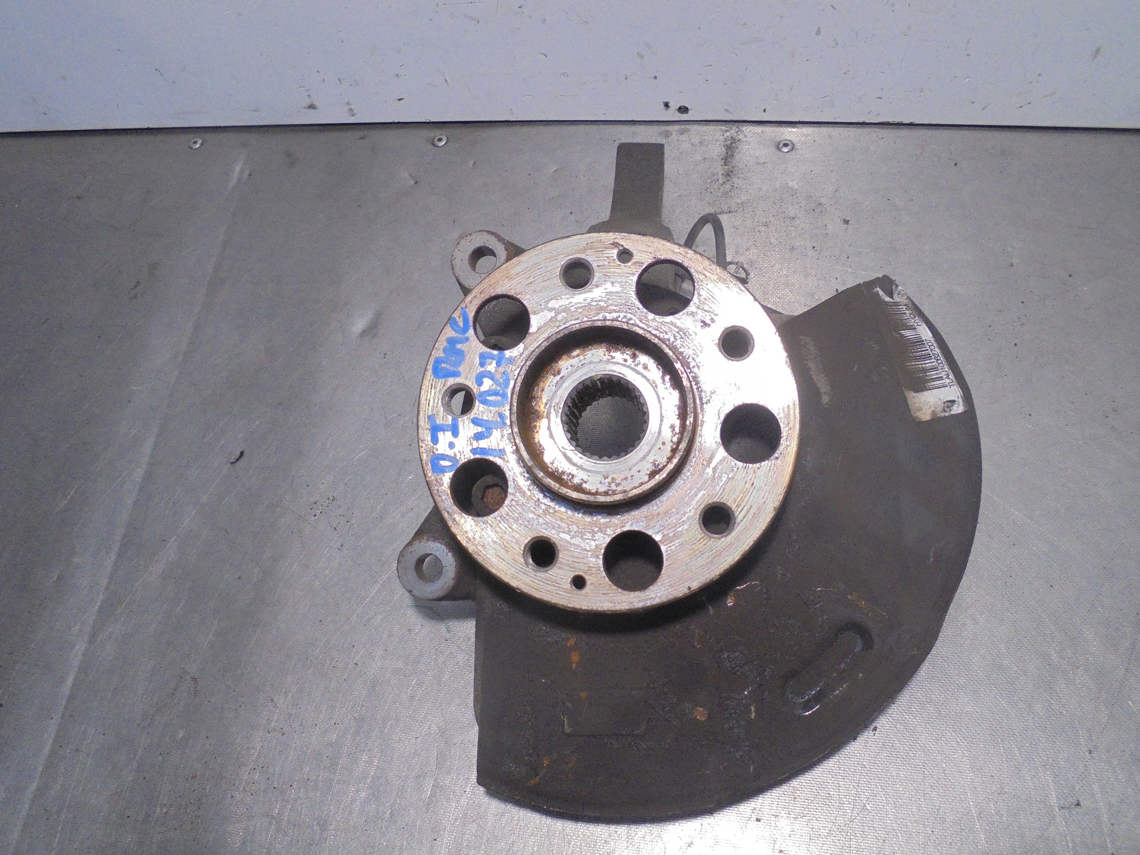 Recambio de mangueta delantera izquierda para ssangyong korando 2.0 td cat referencia OEM IAM   