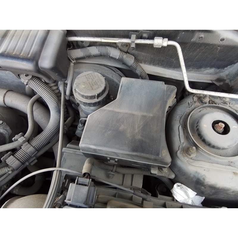 Recambio de caja reles / fusibles para volvo s40 berlina 1.6 cat referencia OEM IAM   