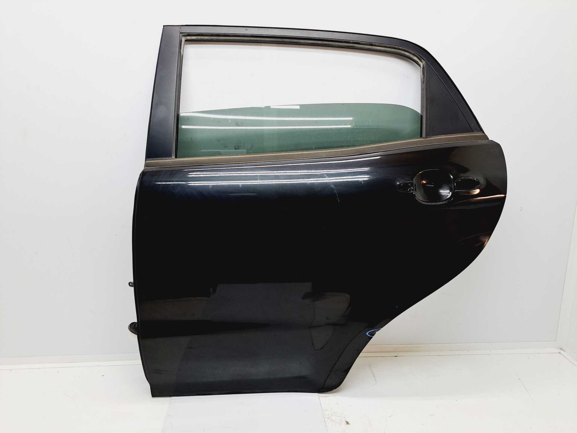 Recambio de puerta trasera izquierda para ssangyong korando 2.0 td cat referencia OEM IAM   