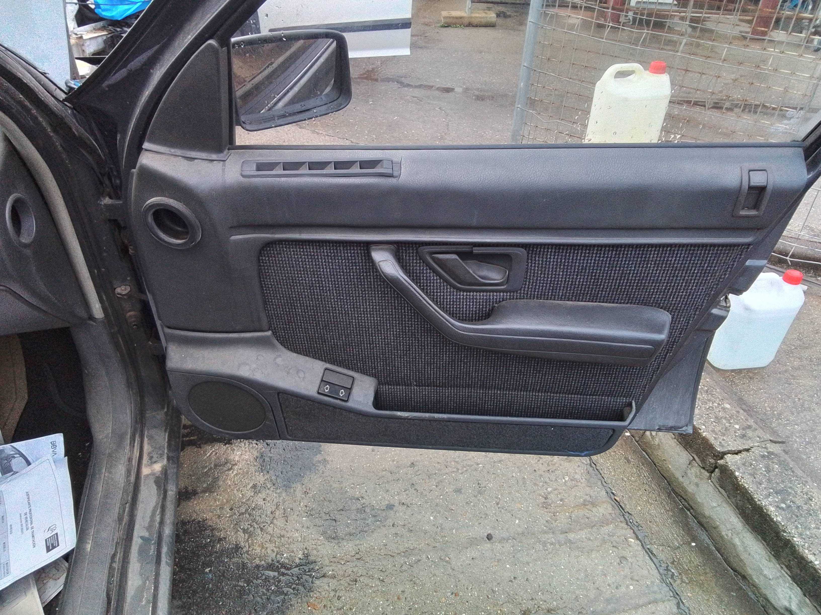 Recambio de guarnecido puerta delantera derecha para peugeot 405 berlina srd-turbo exclusive referencia OEM IAM   