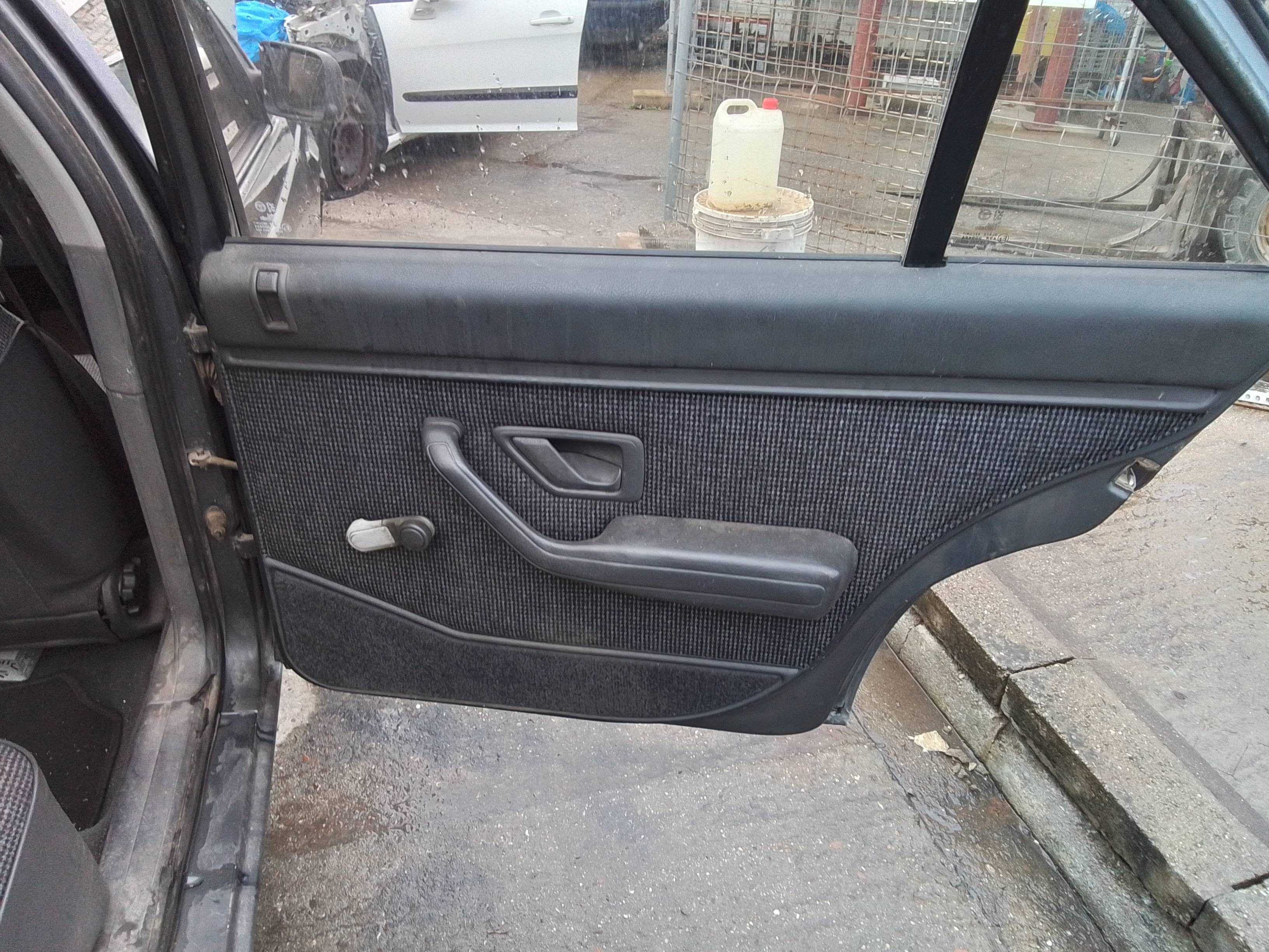 Recambio de guarnecido puerta trasera derecha para peugeot 405 berlina srd-turbo exclusive referencia OEM IAM   