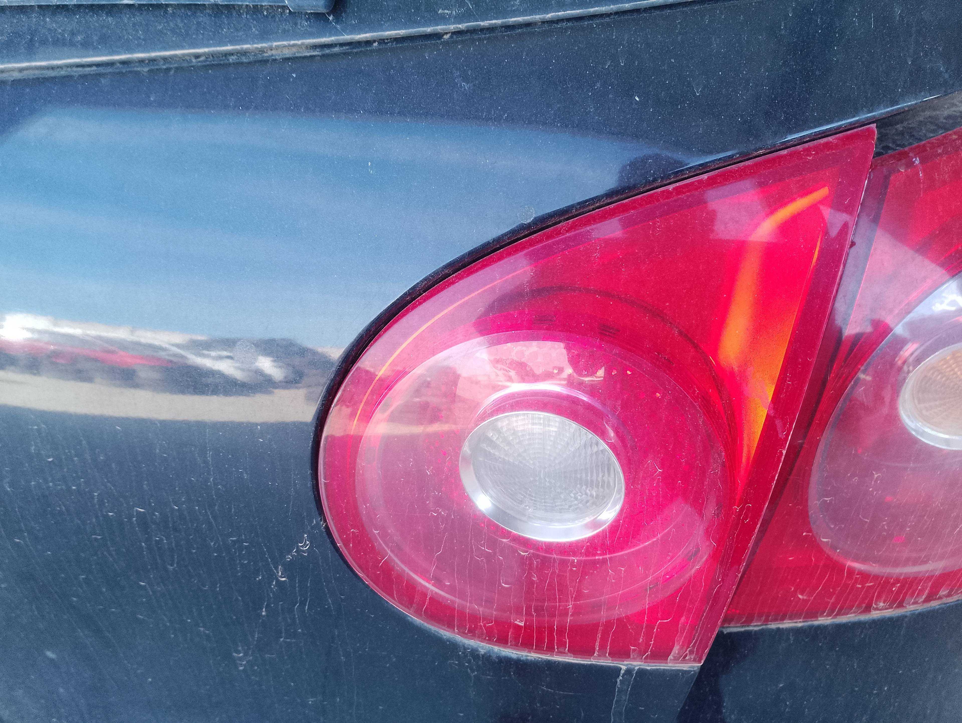 Recambio de piloto porton trasero derecho para volkswagen golf v berlina (1k1) gt sport referencia OEM IAM 1K6945094E  